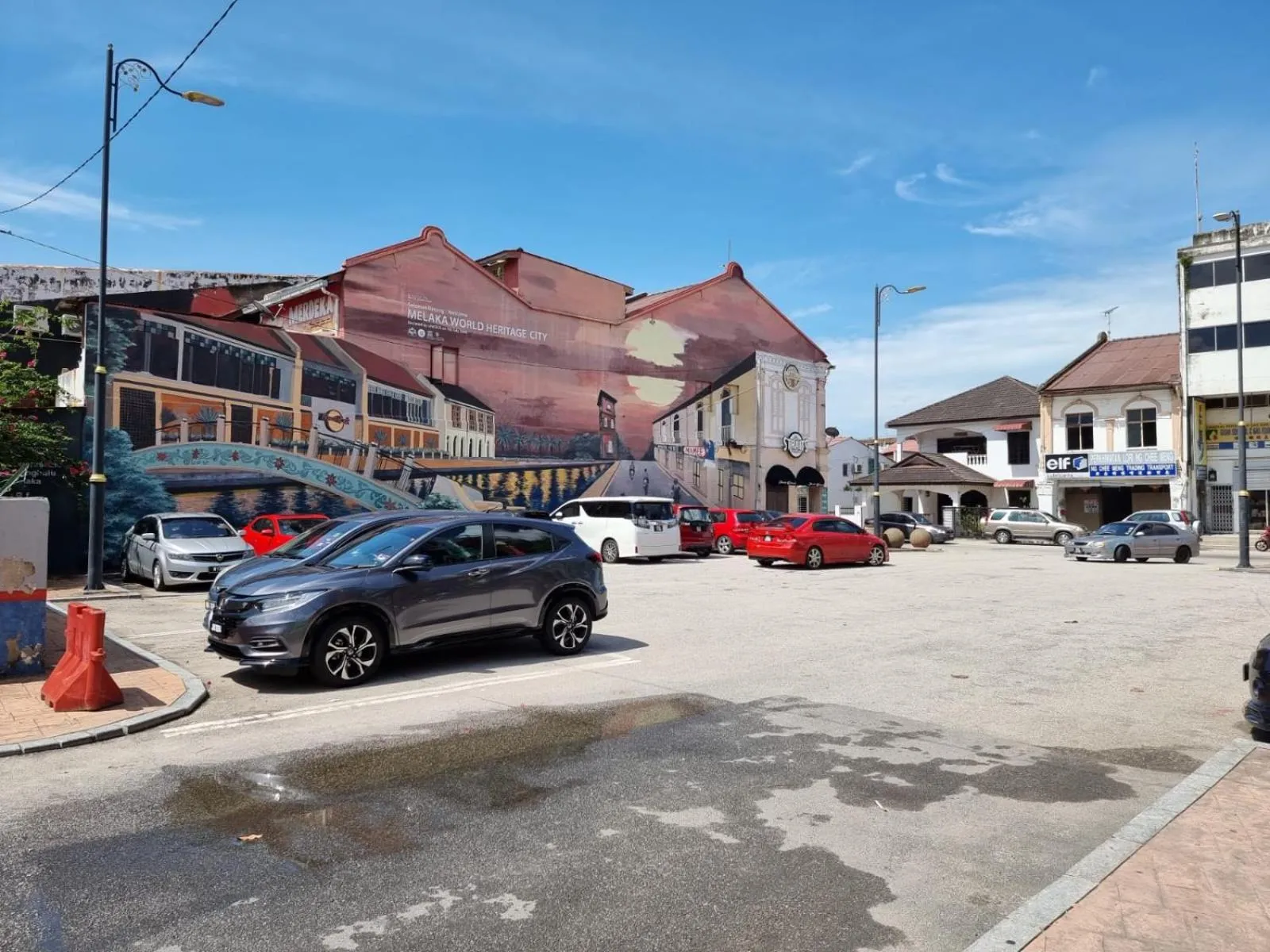 Vspace Guesthouse Capsule & Cafe