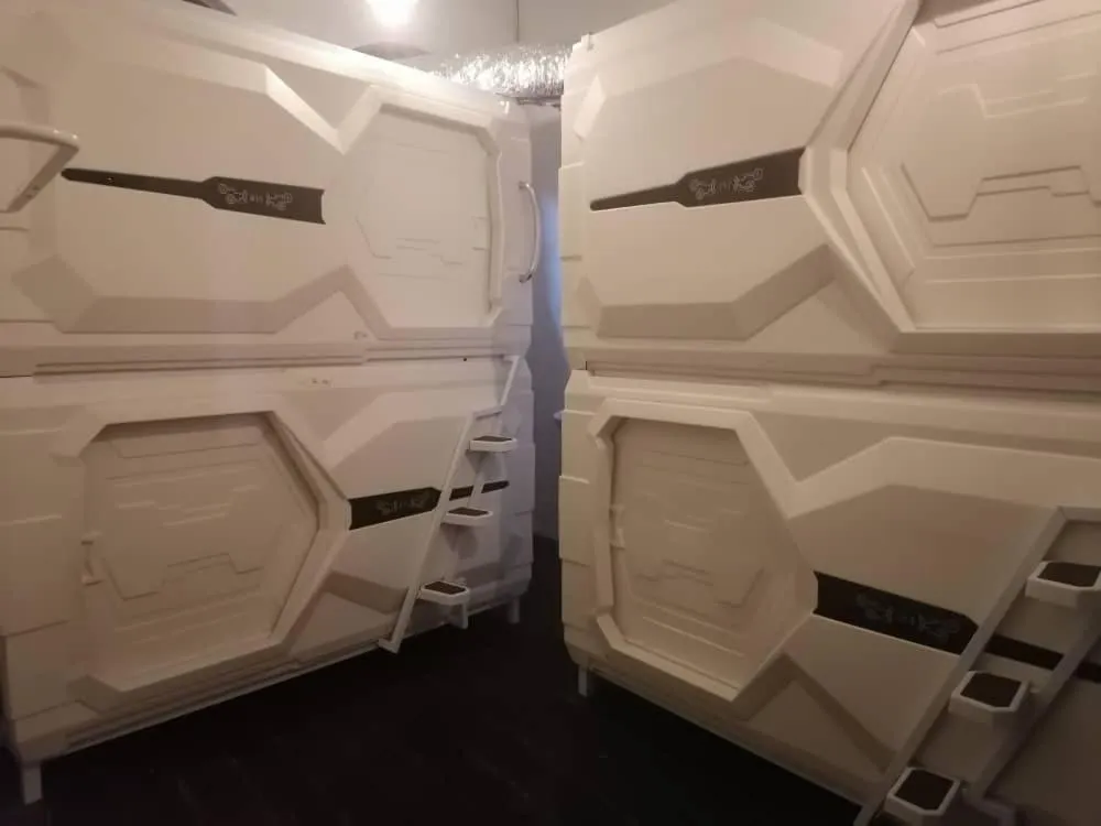 Vspace Guesthouse Capsule & Cafe