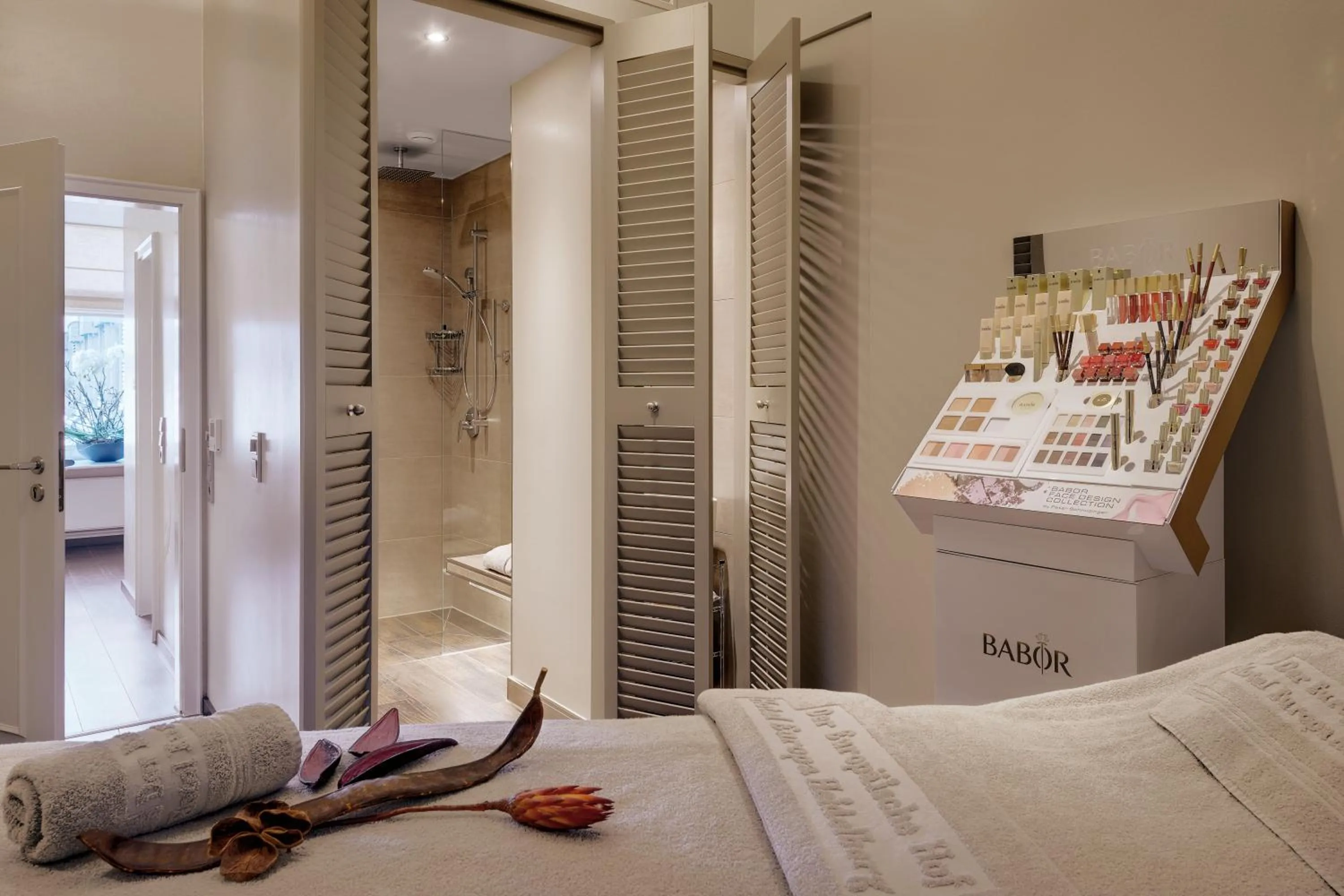 Massage, Bed in Hotel Europäischer Hof Heidelberg, Bestes Hotel Deutschlands in historischer Architektur