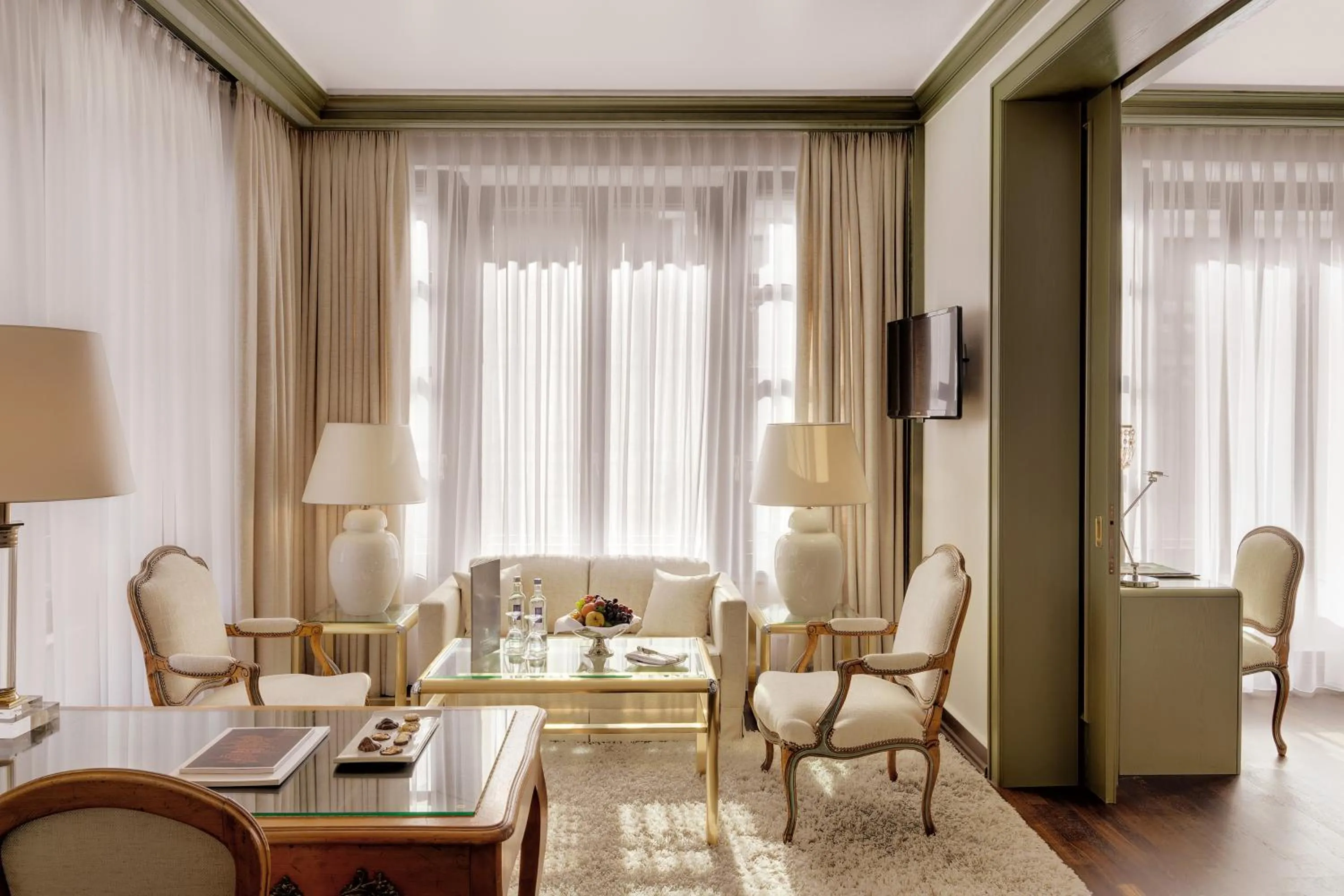 Living room in Hotel Europäischer Hof Heidelberg, Bestes Hotel Deutschlands in historischer Architektur