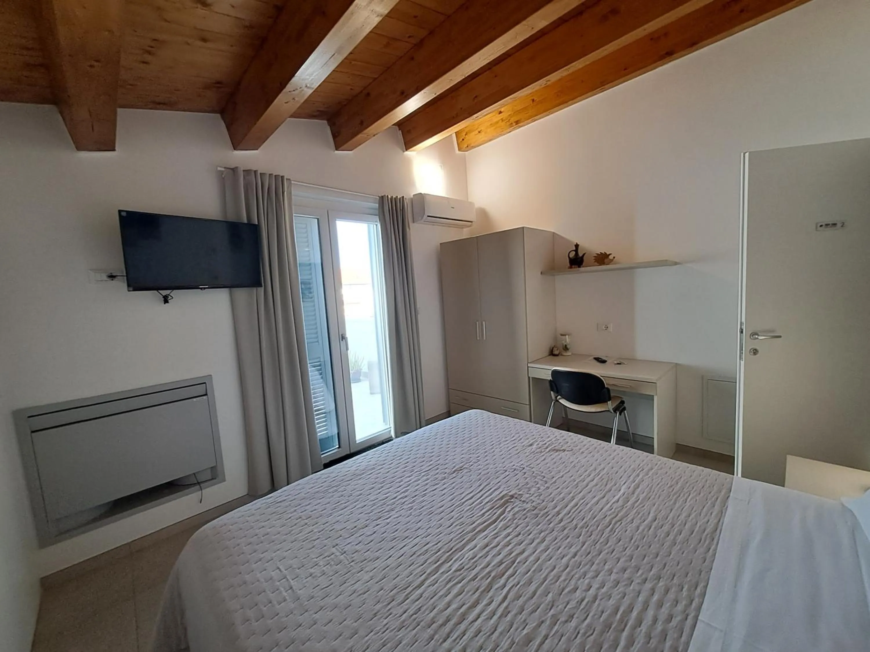 Photo of the whole room, Bed in Tana del Riccio