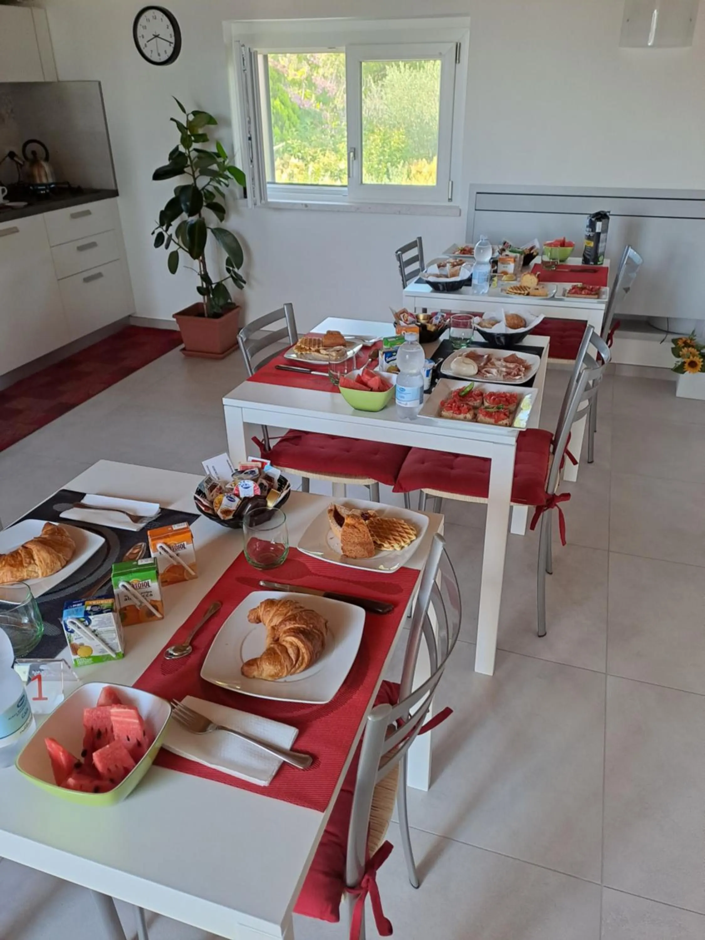 Continental breakfast in Tana del Riccio