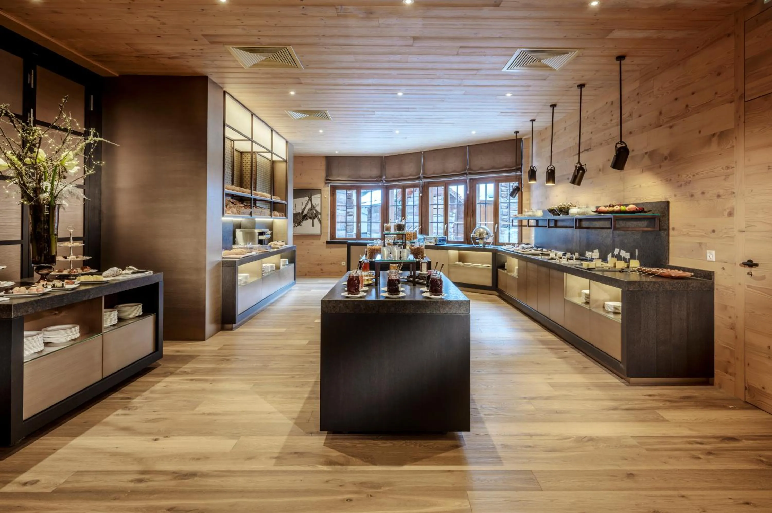 Restaurant/places to eat in Mont Cervin Palace