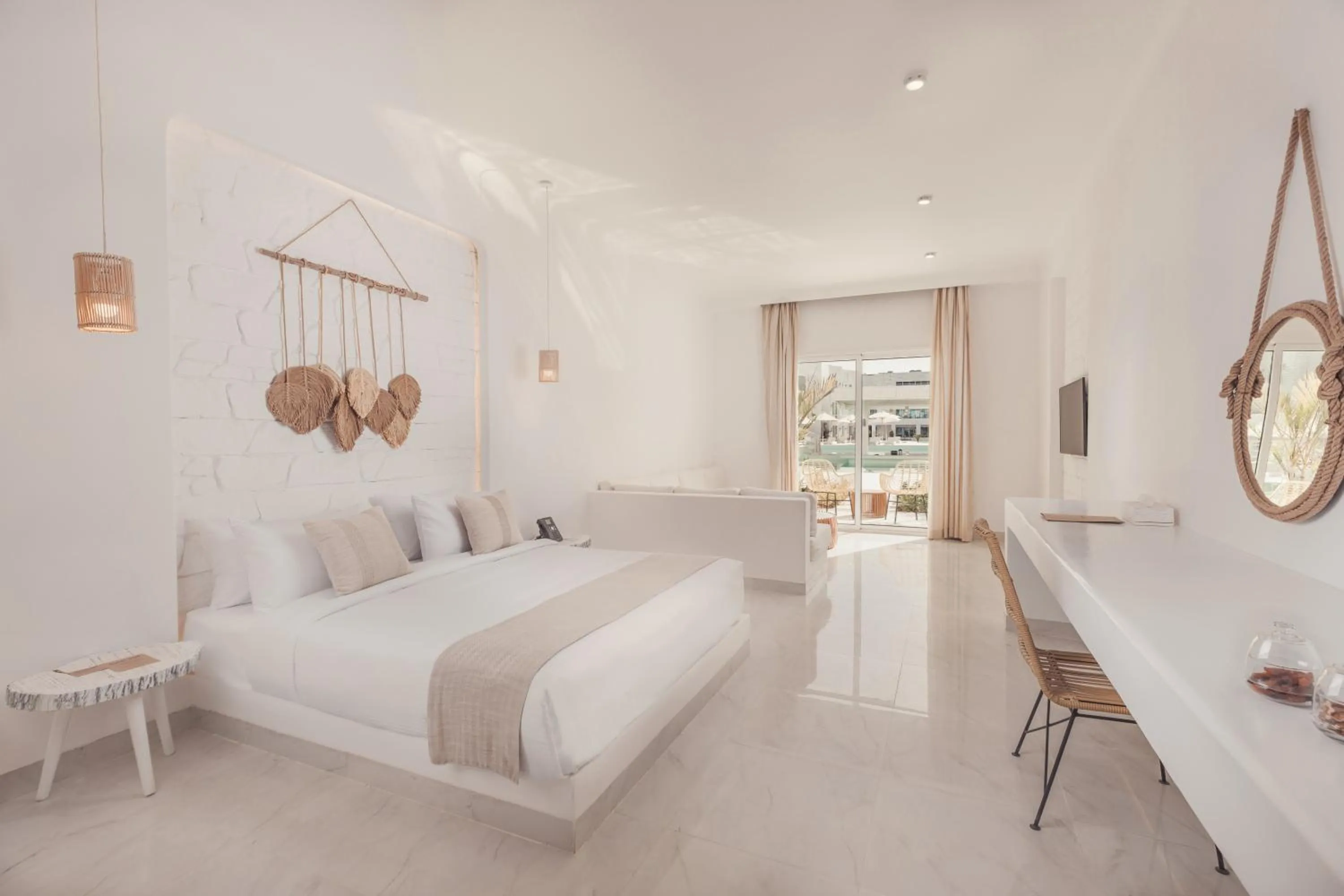 Photo of the whole room, Bed in Tanoak Resort