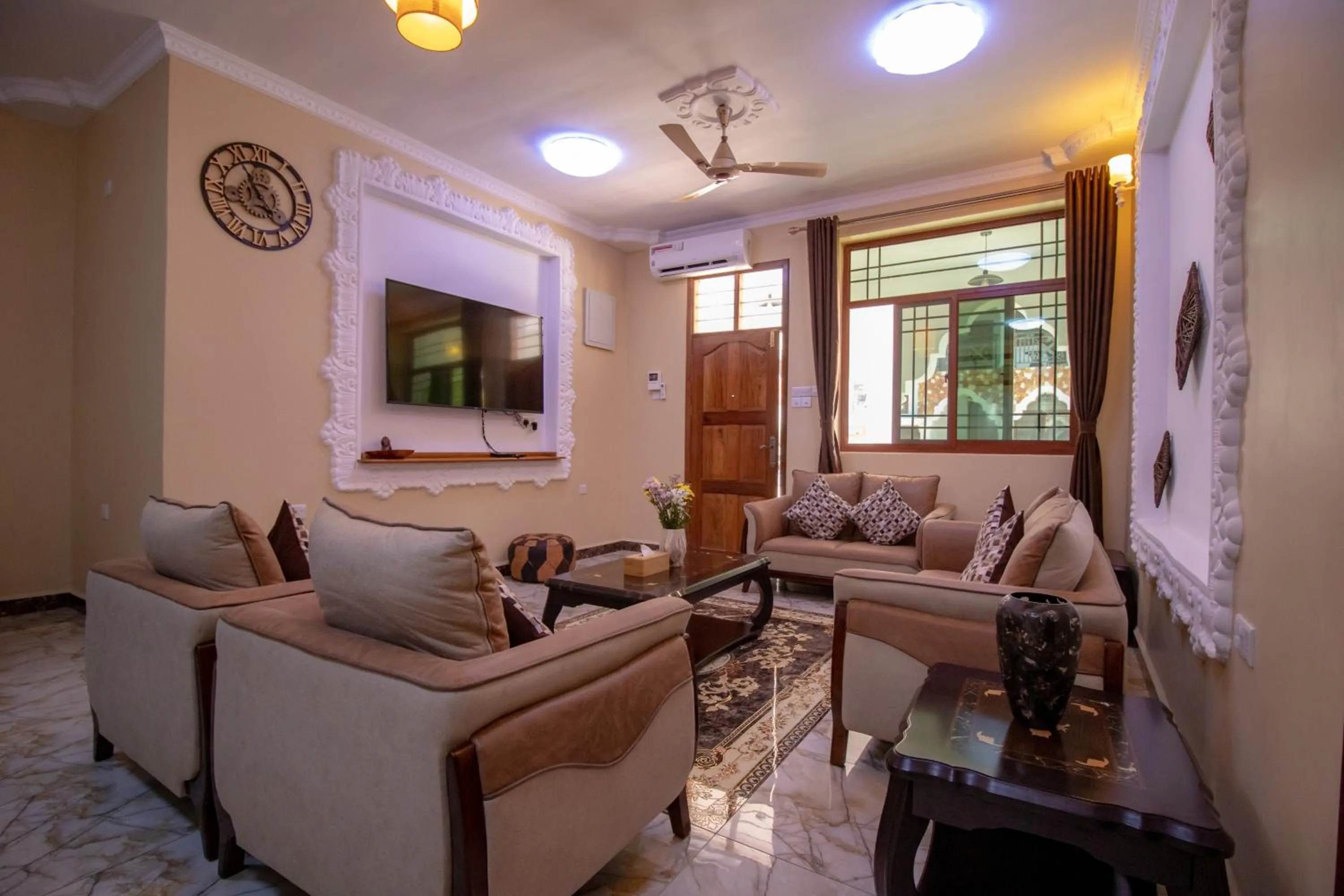 TV and multimedia in Sunny Palms Beach Bungalows