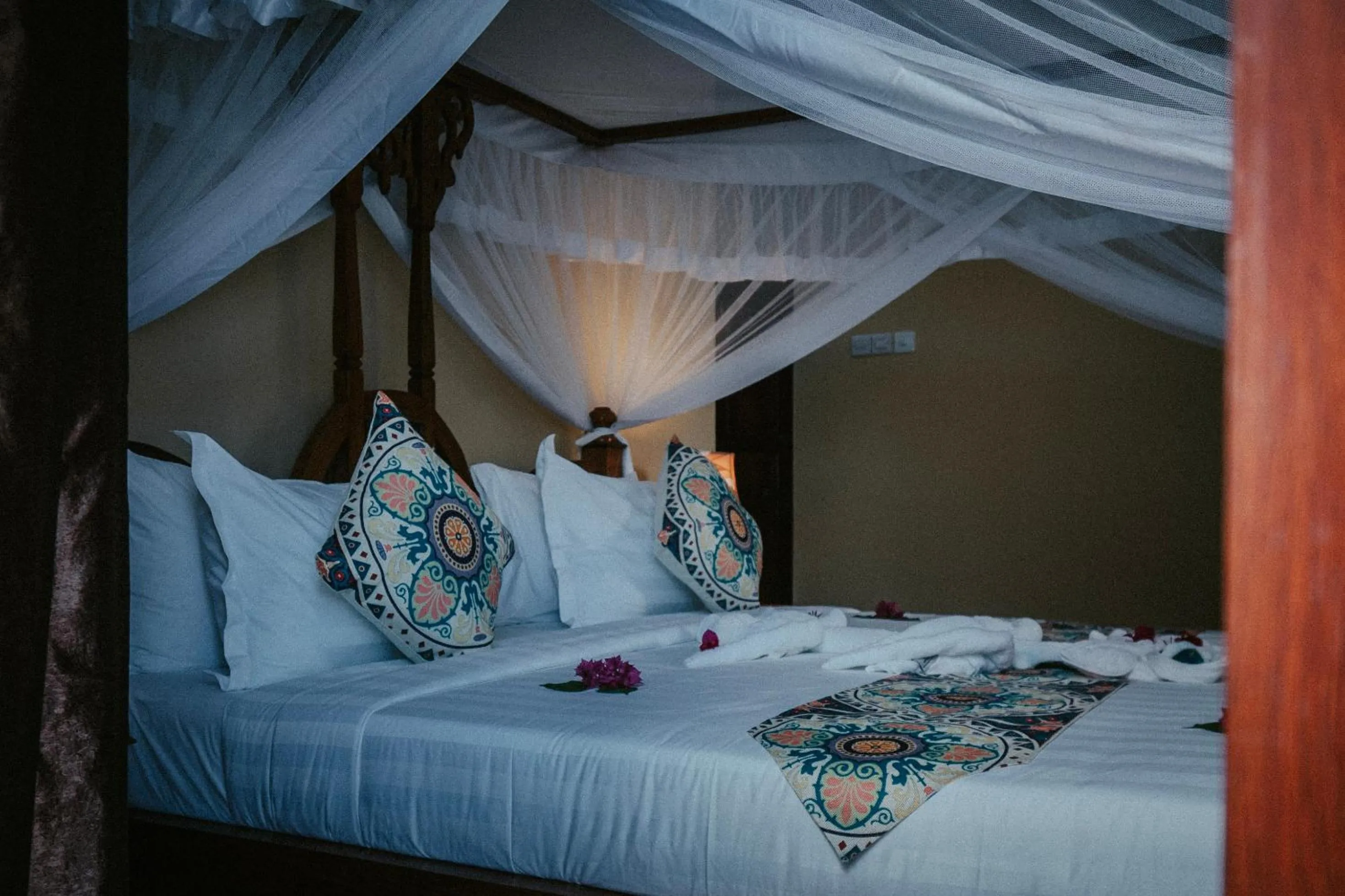 Bed in Sunny Palms Beach Bungalows