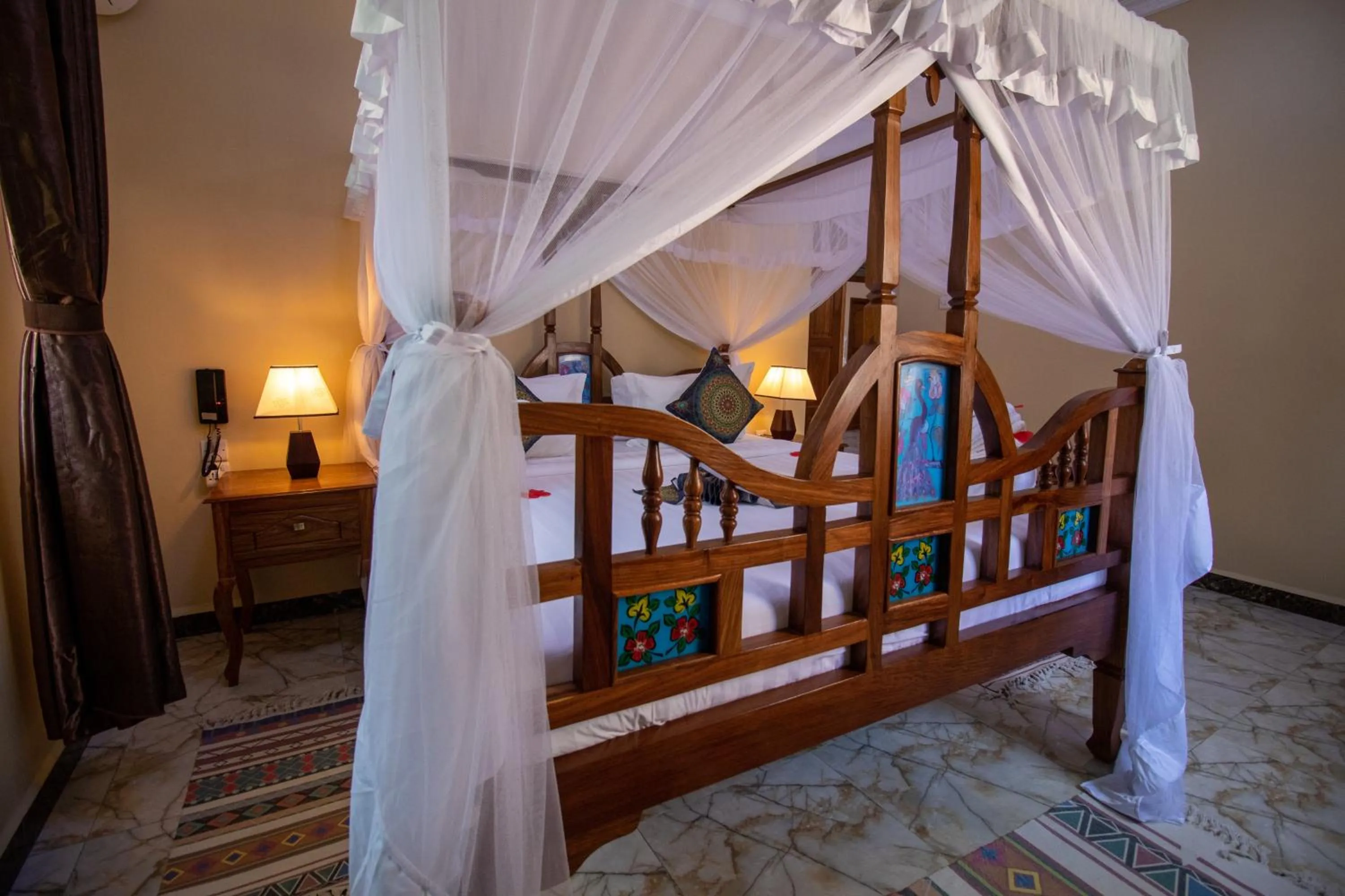 Bed in Sunny Palms Beach Bungalows