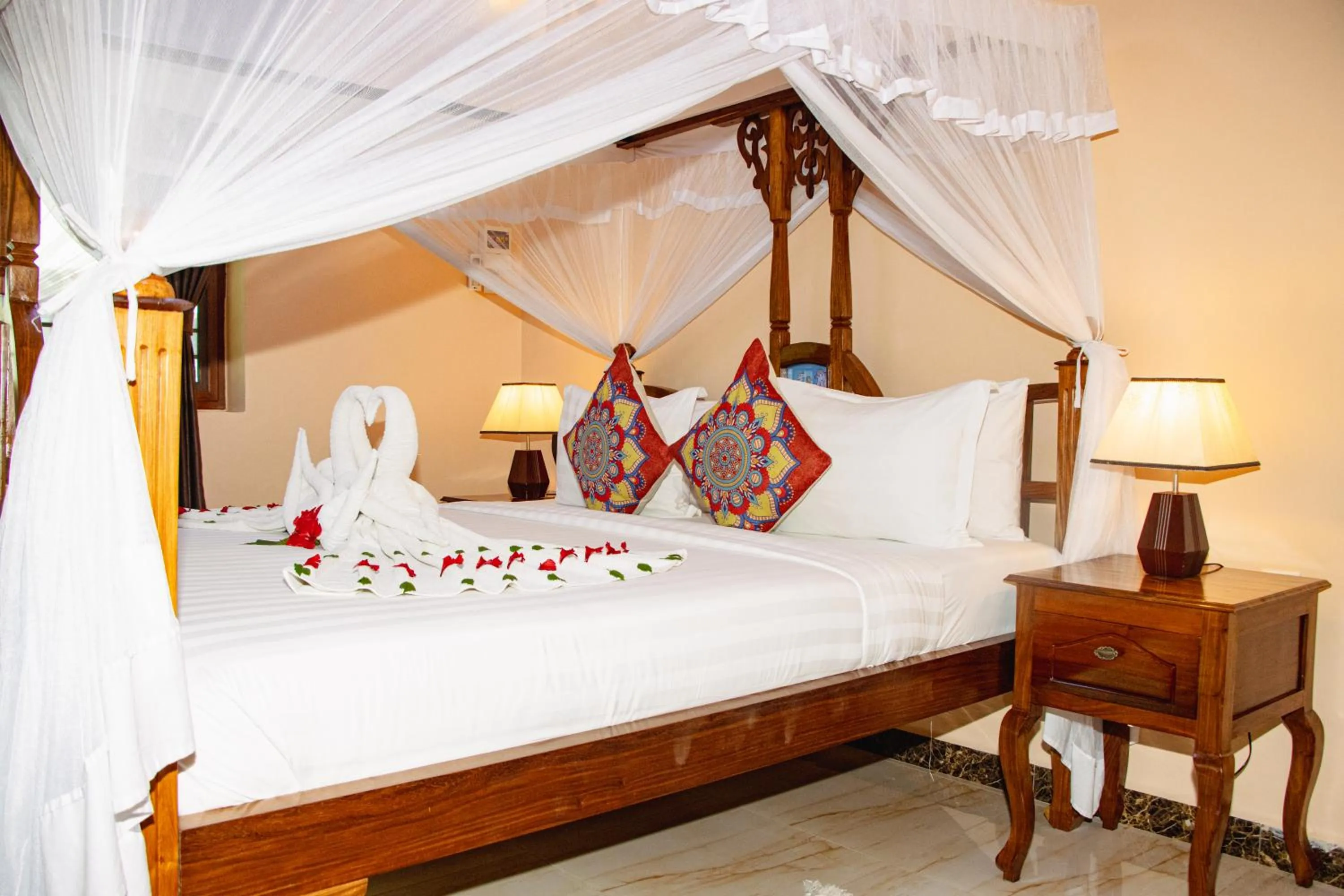 Bed in Sunny Palms Beach Bungalows