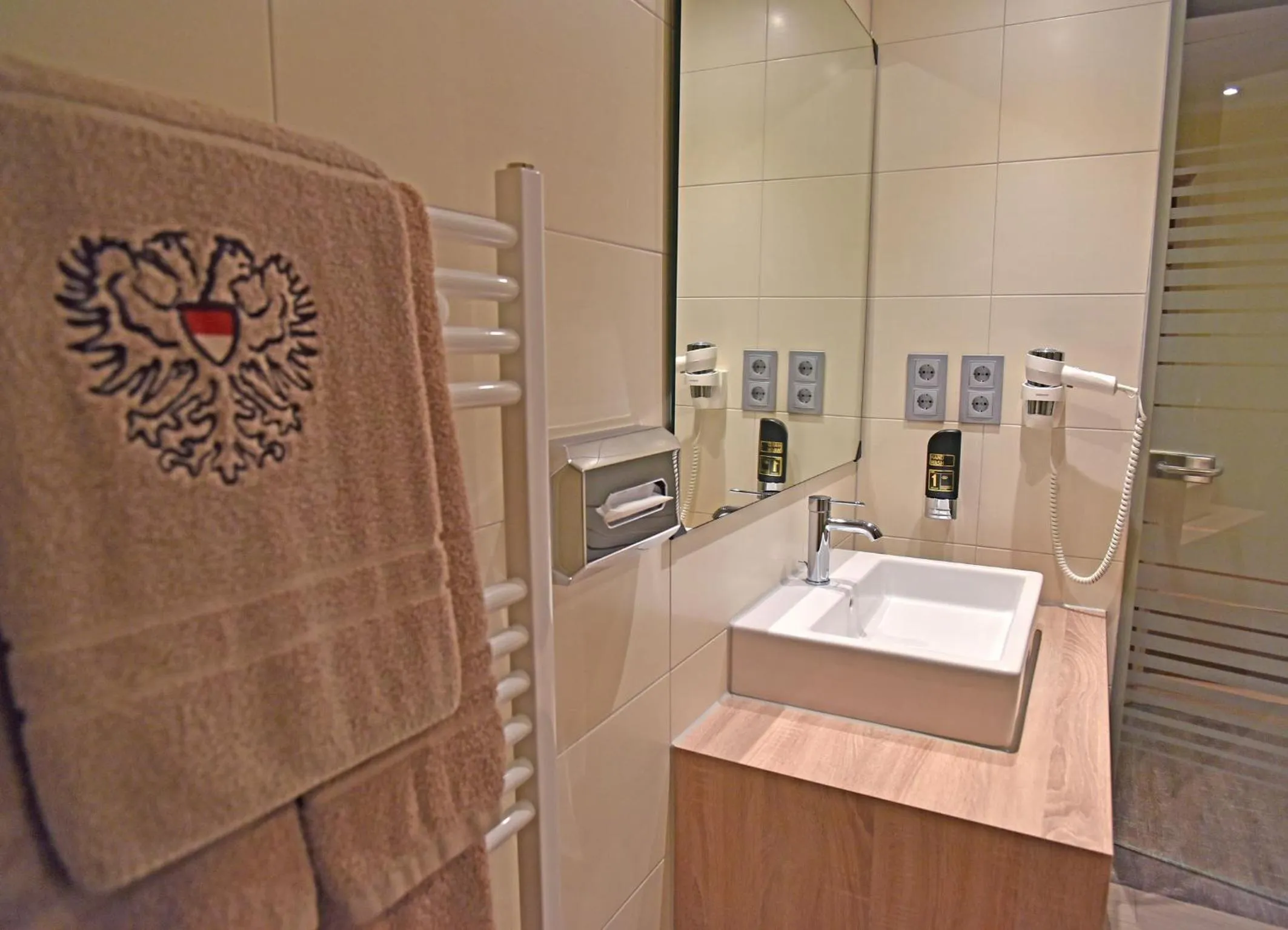 Shower in Hotel Restaurant Doppeladler