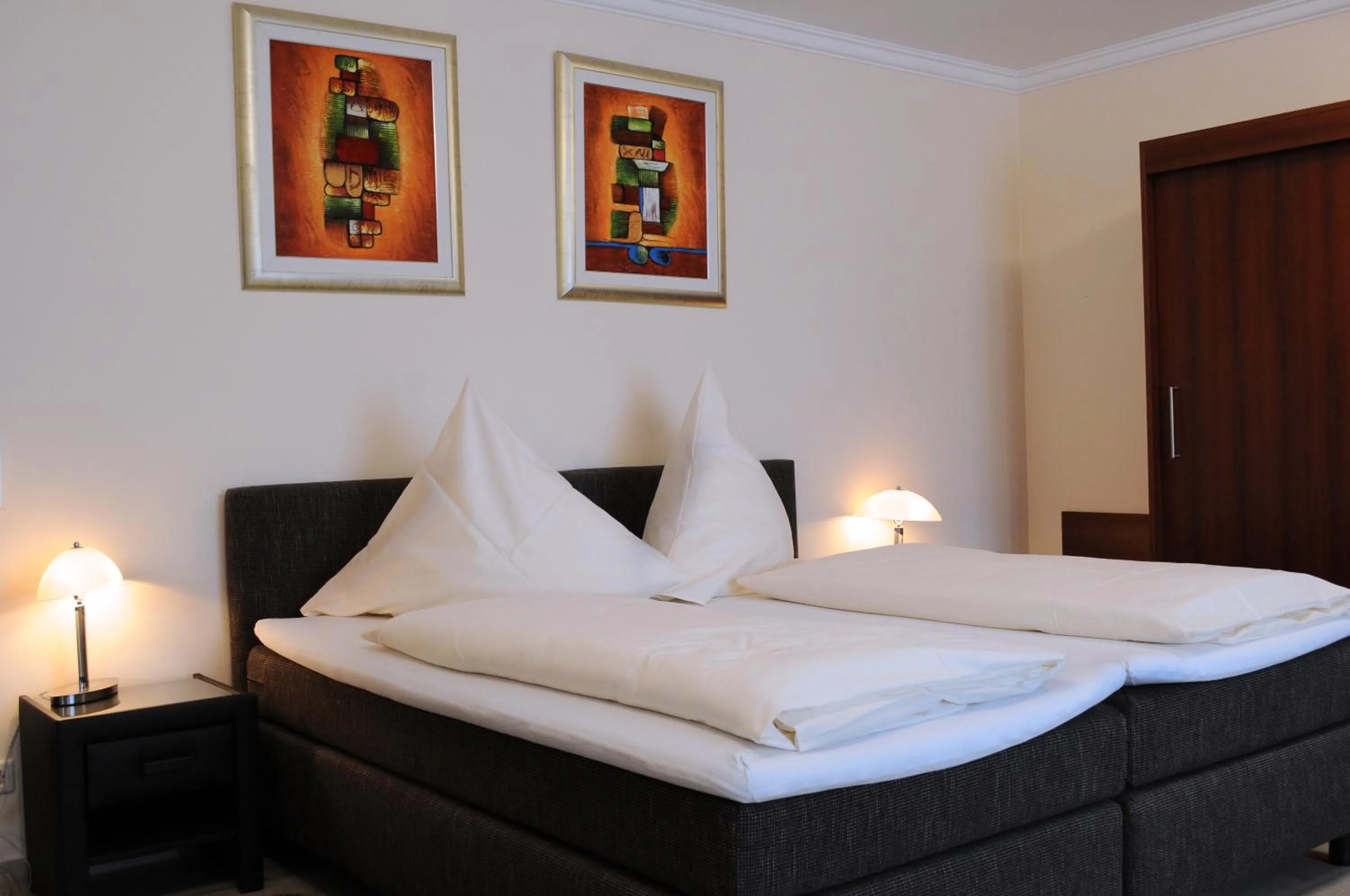 TV and multimedia, Bed in Hotel Restaurant Doppeladler