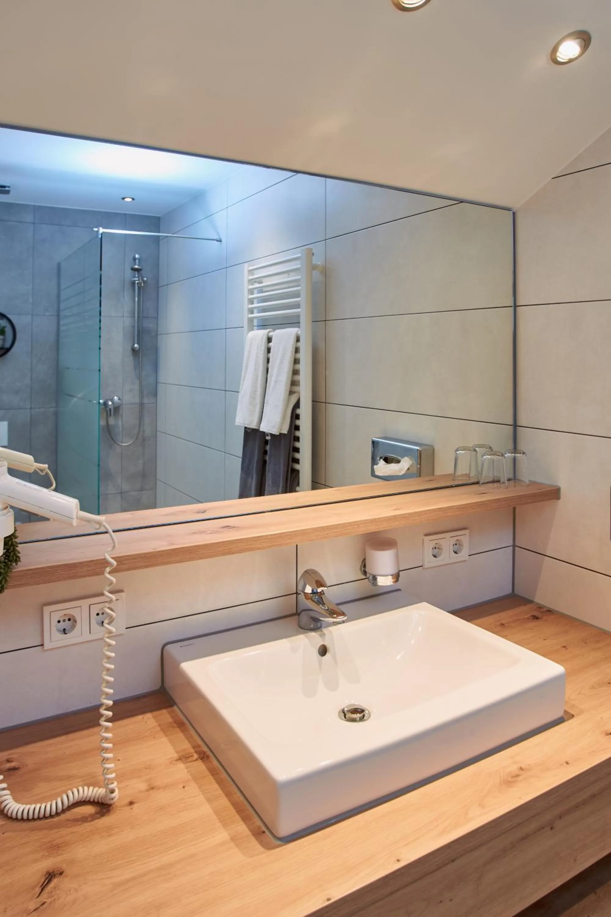 Shower in Hotel Restaurant Doppeladler