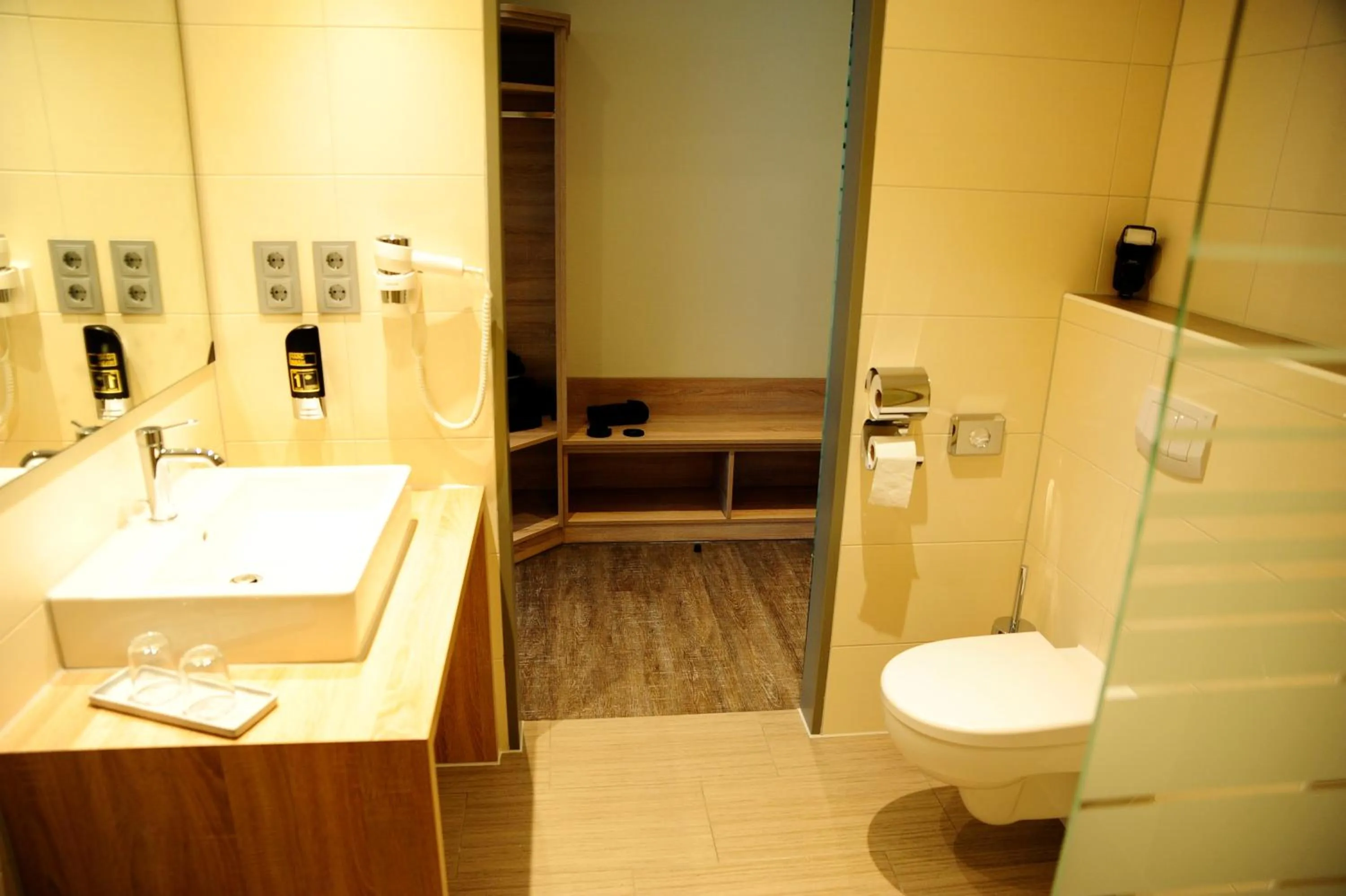 Shower in Hotel Restaurant Doppeladler