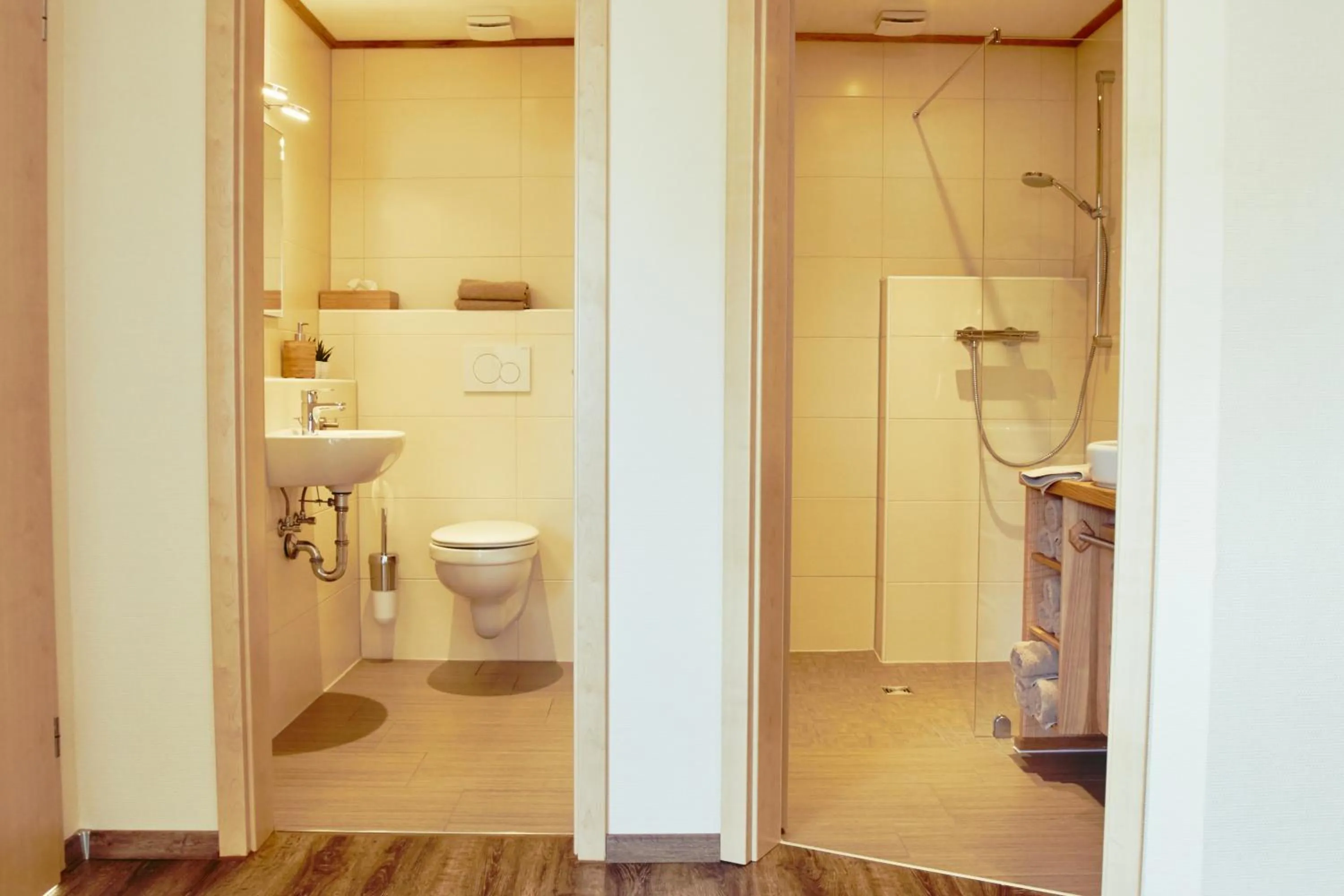 Shower in Hotel Restaurant Doppeladler