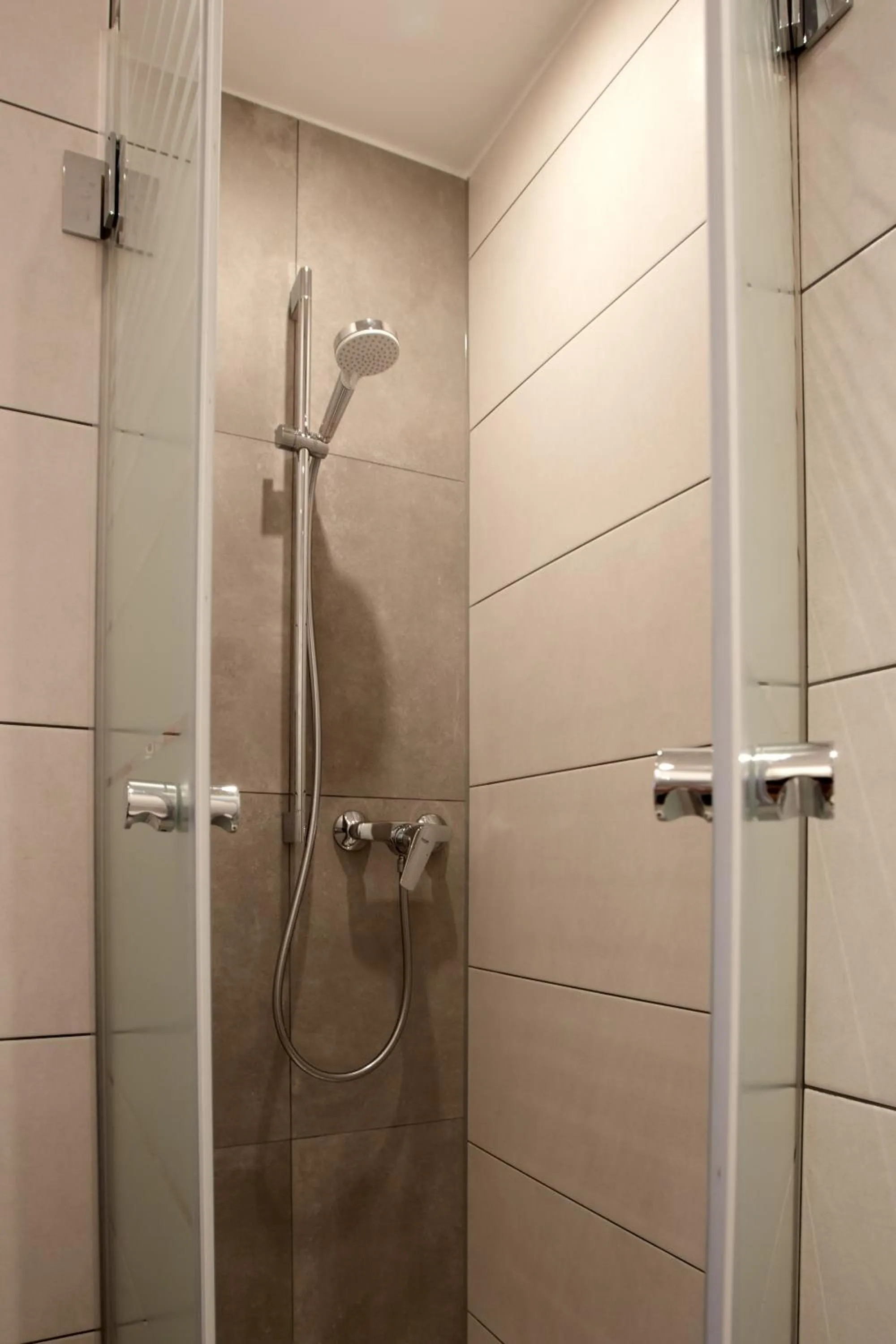 Shower in Hotel Restaurant Doppeladler