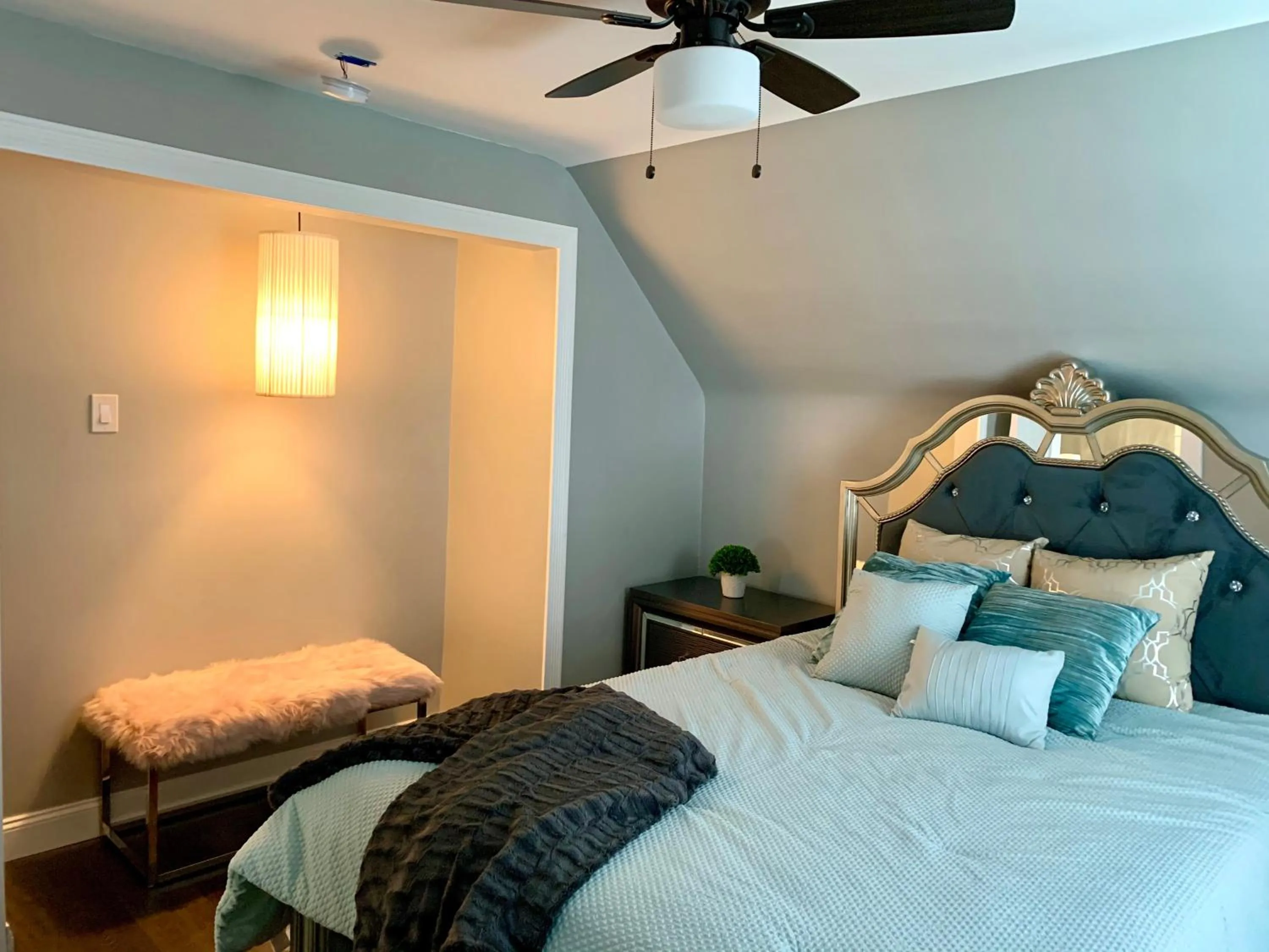 Bed in The Oakwood Cottage- With Private Yard & Parking, Minutes From Falls & Casino by Niagara Hospitality