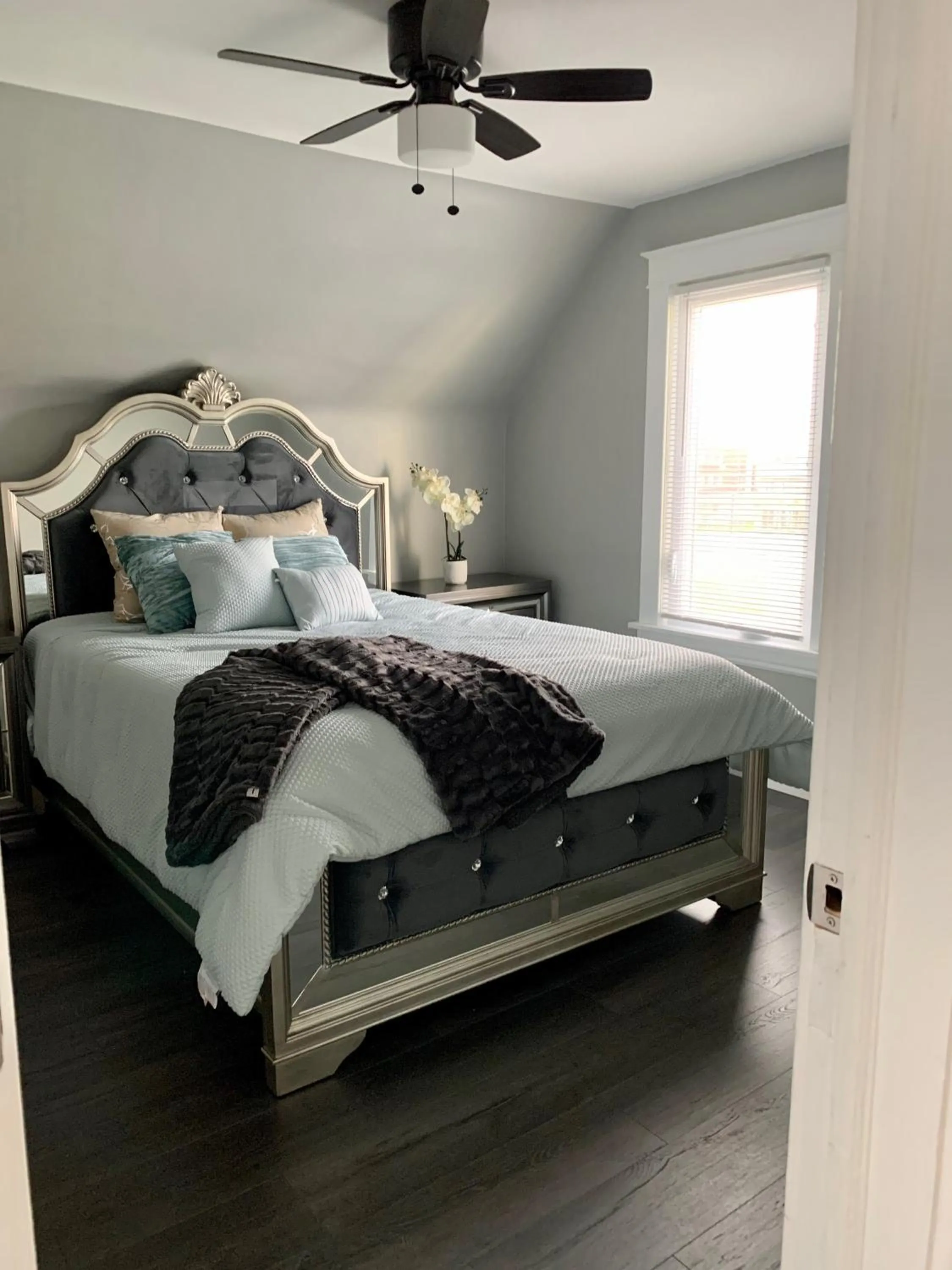 Bed in The Oakwood Cottage- With Private Yard & Parking, Minutes From Falls & Casino by Niagara Hospitality