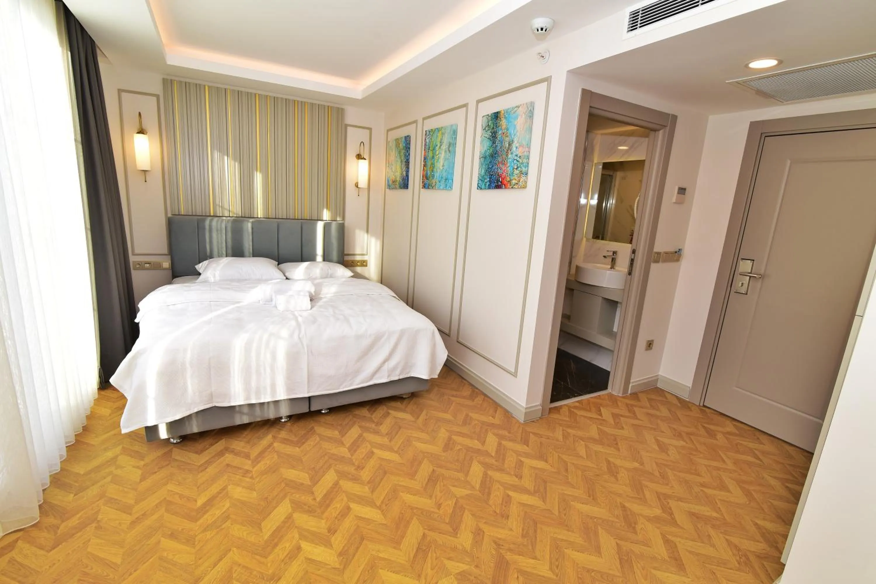 Photo of the whole room, Bed in Serai Hotel