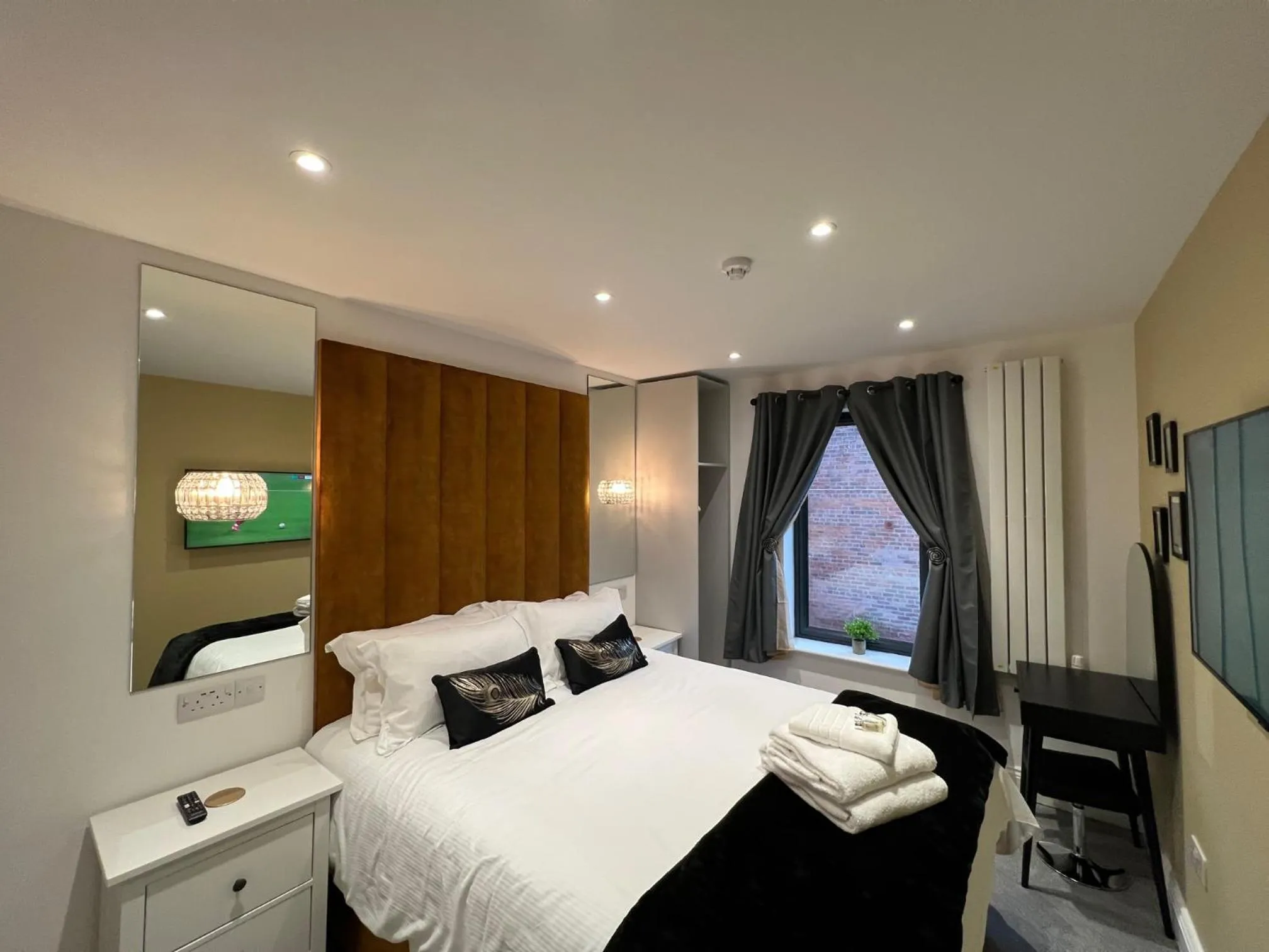 Bedroom, Bed in Winckley Square Residences