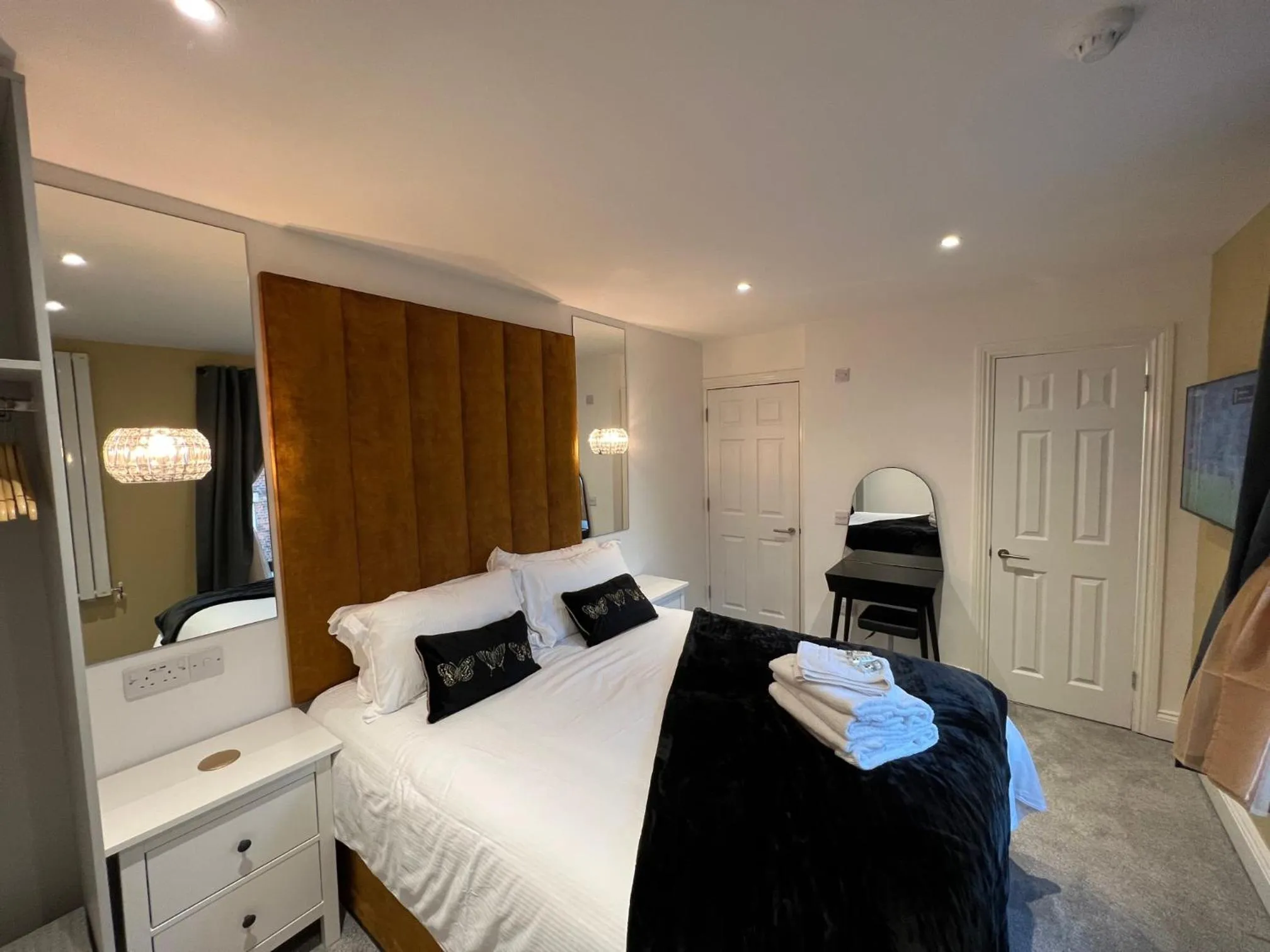 Bedroom, Bed in Winckley Square Residences
