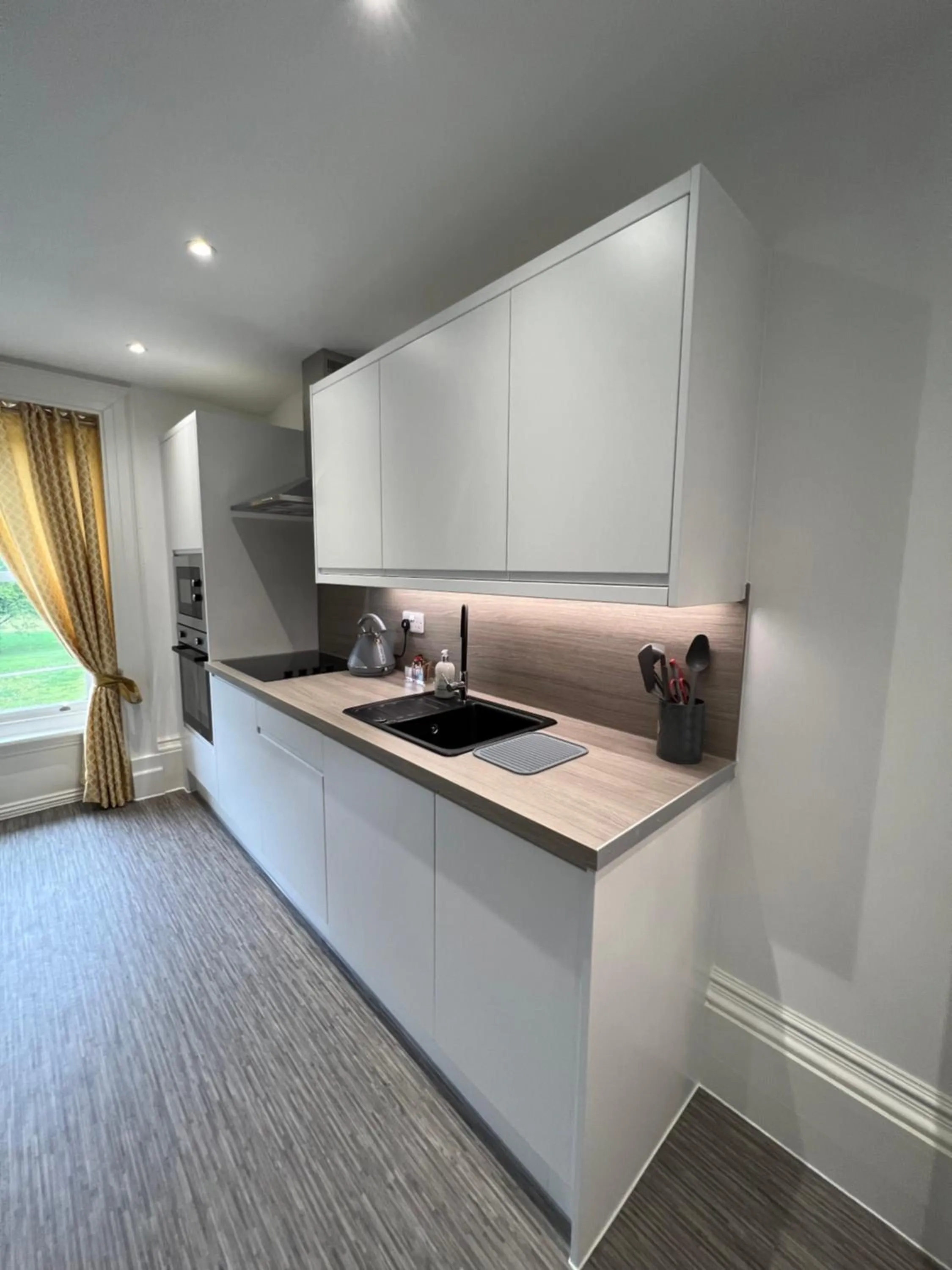 Kitchen or kitchenette in Winckley Square Residences