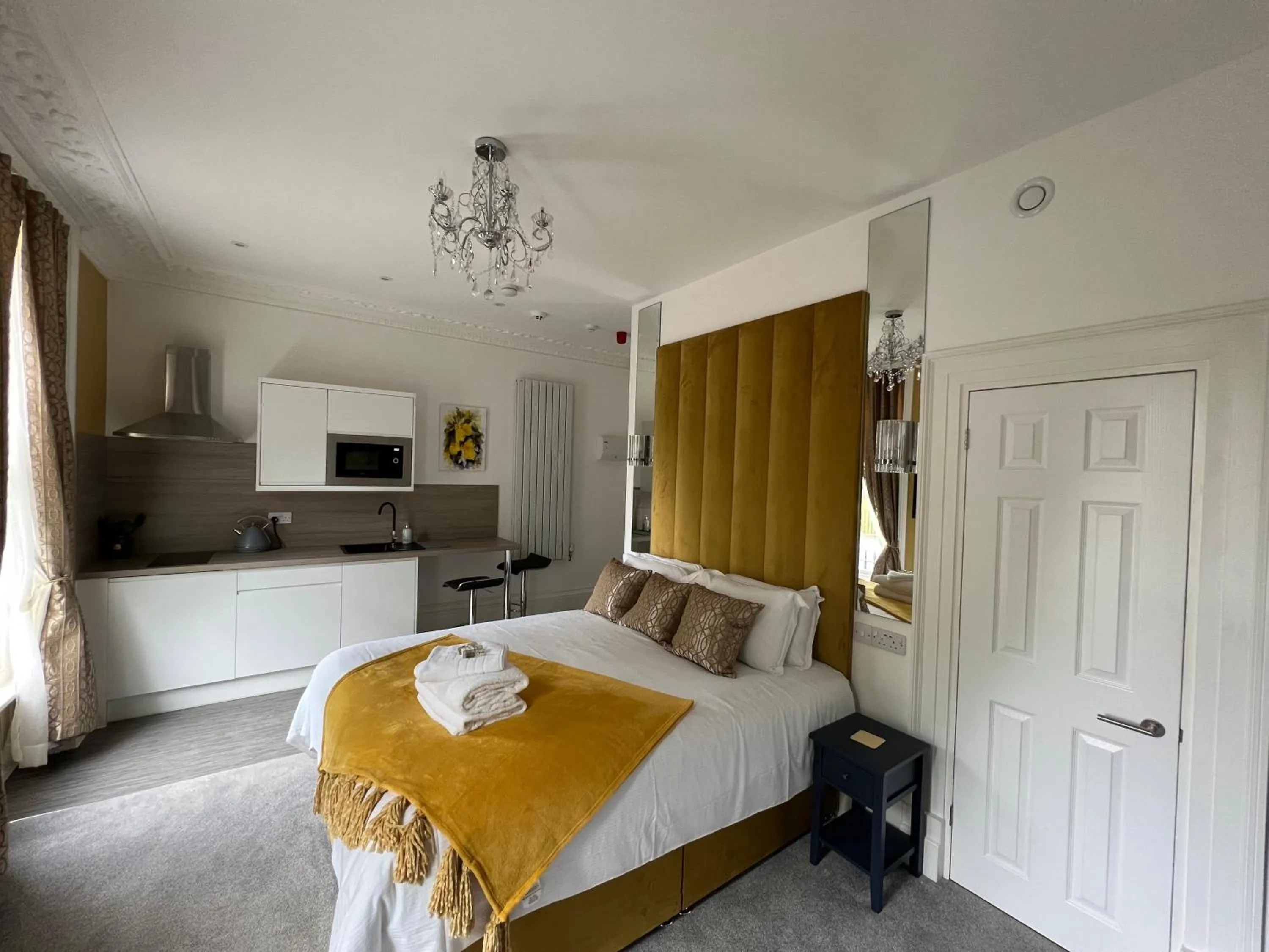 Photo of the whole room, Bed in Winckley Square Residences