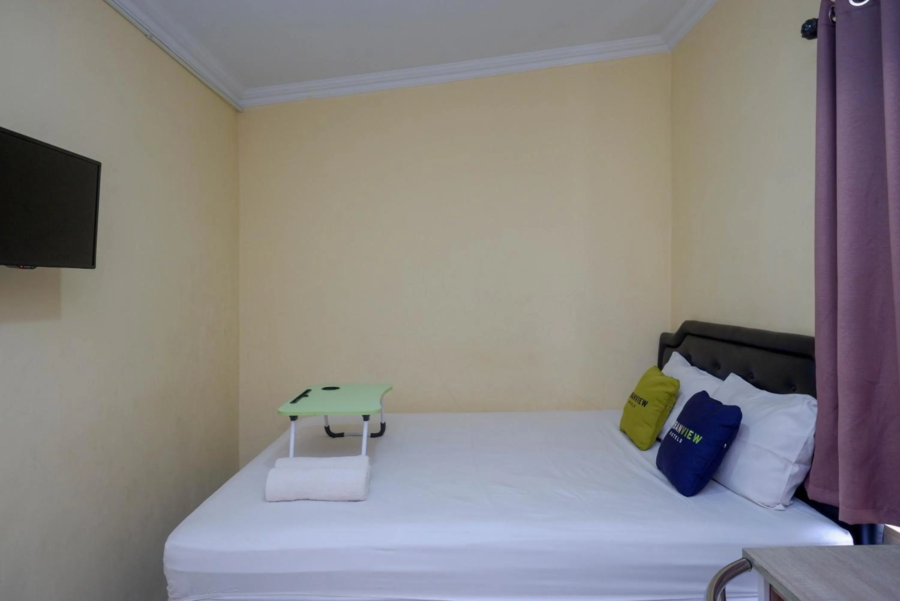 Bedroom, Bed in Urbanview Hotel Jogja City Mall