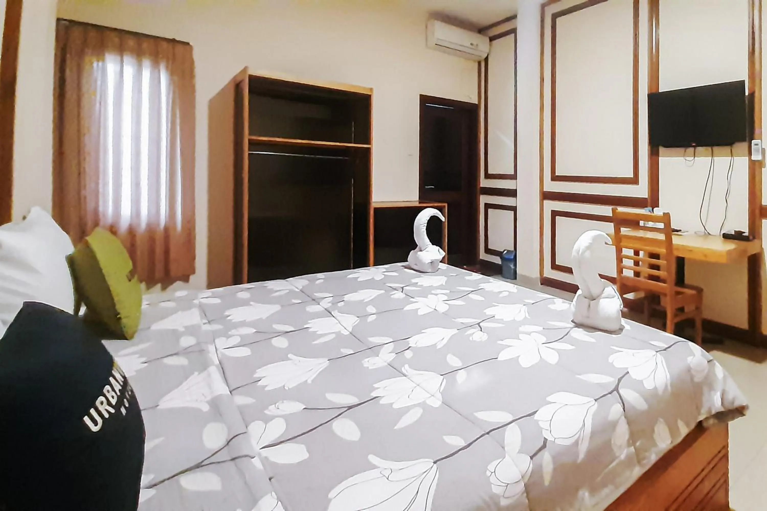 Bedroom, Bed in Urbanview Remington Hotel By RedDoorz Palembang