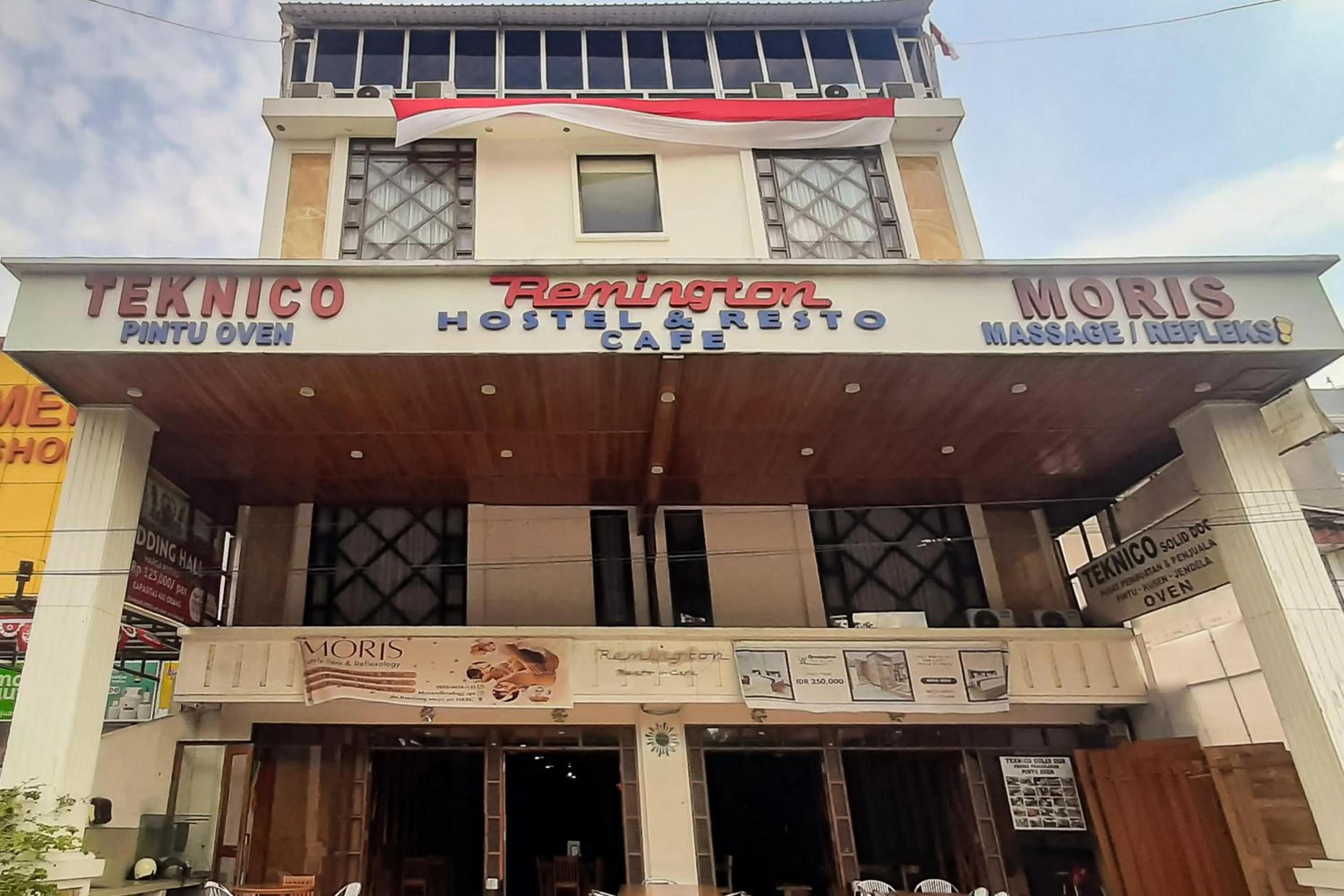 Facade/entrance in Urbanview Remington Hotel By RedDoorz Palembang