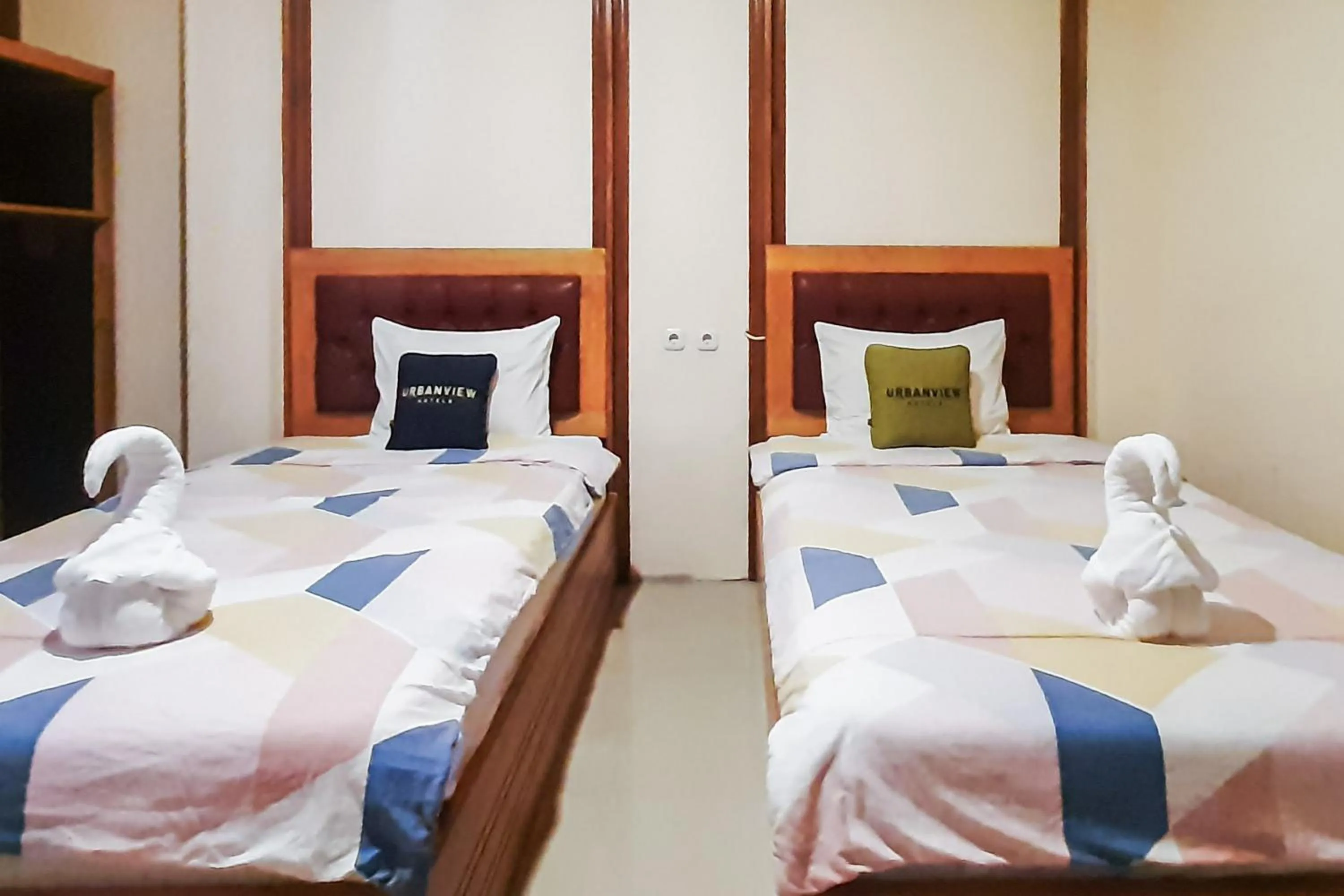 Bedroom, Bed in Urbanview Remington Hotel By RedDoorz Palembang
