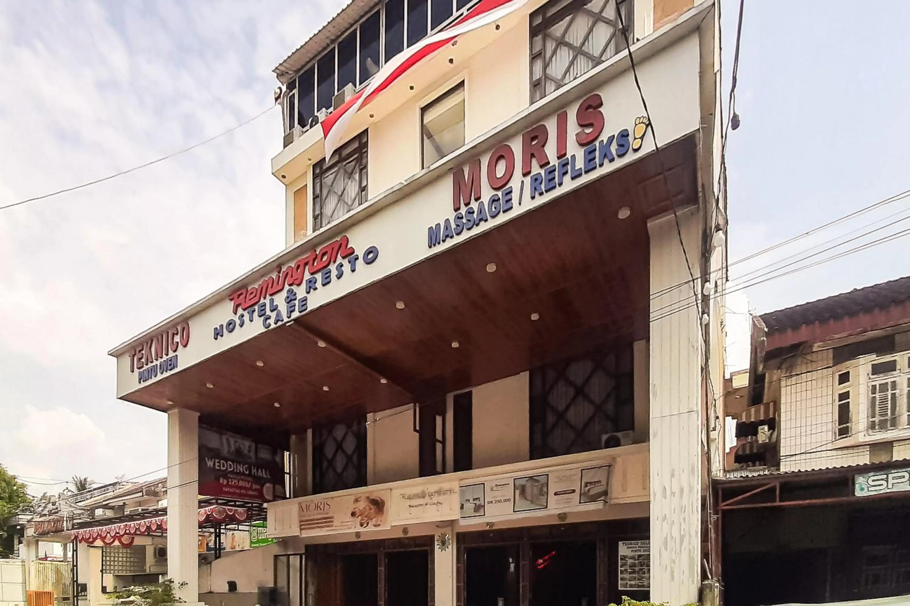 Facade/entrance in Urbanview Remington Hotel By RedDoorz Palembang