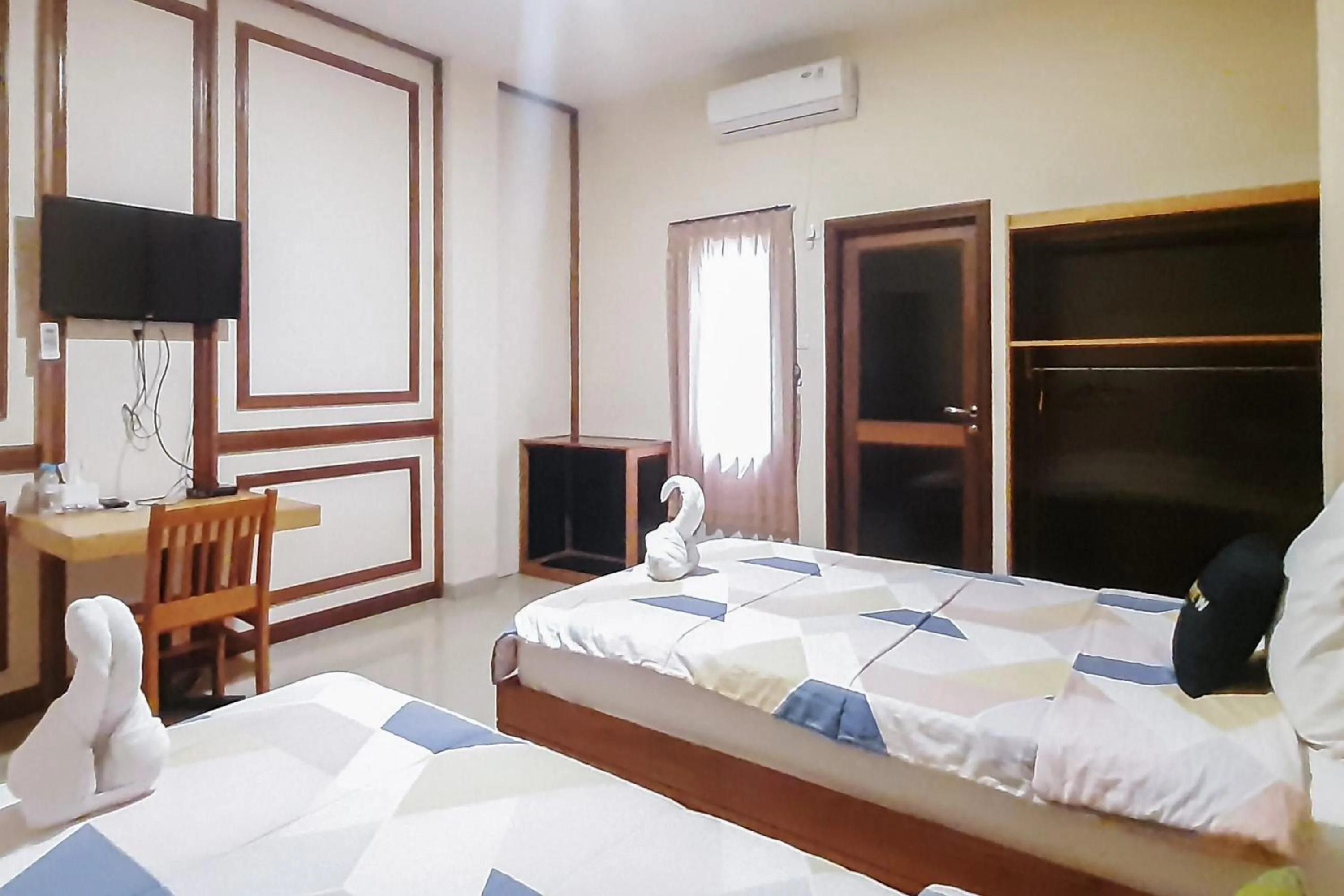 Bedroom, Bed in Urbanview Remington Hotel By RedDoorz Palembang