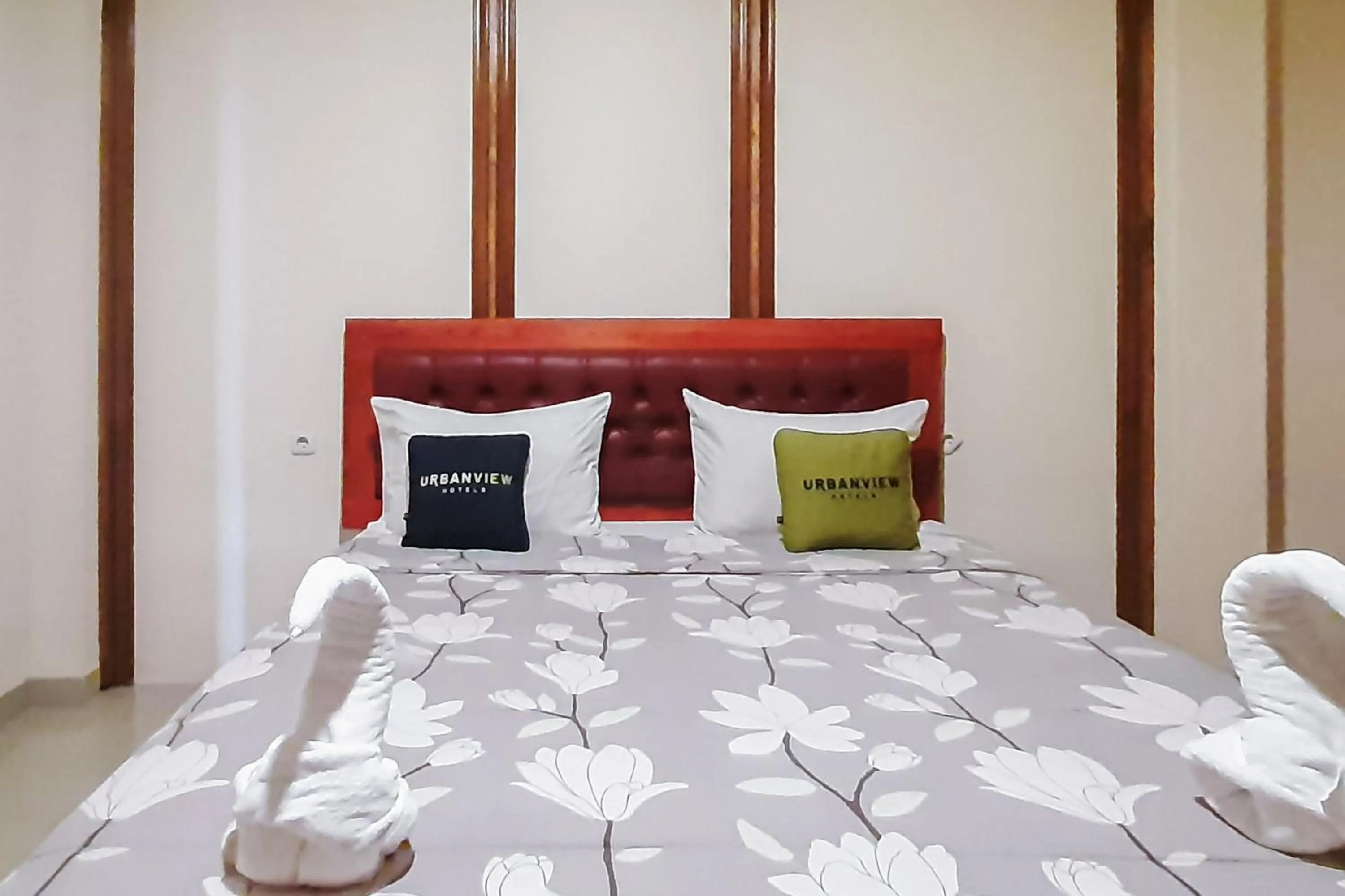 Bedroom, Bed in Urbanview Remington Hotel By RedDoorz Palembang