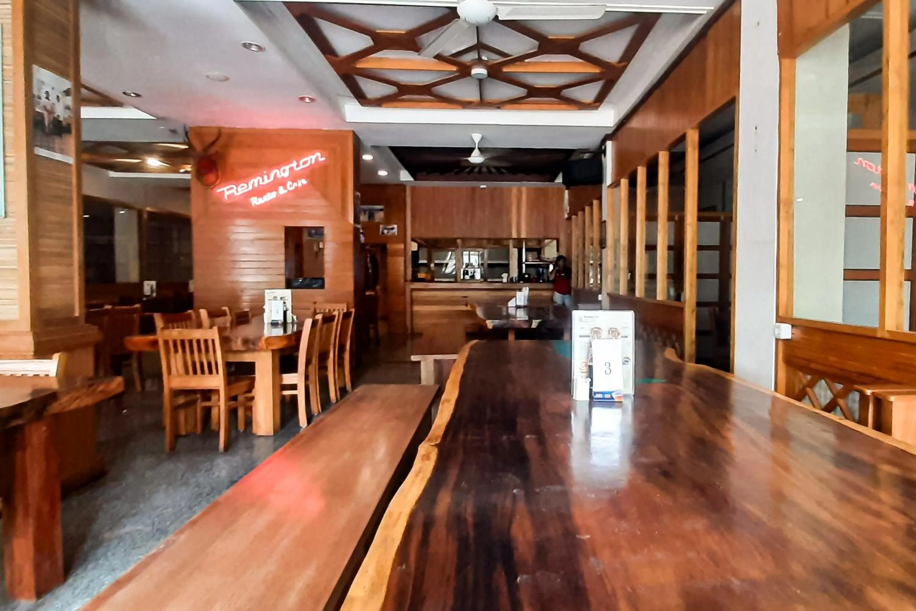 Restaurant/places to eat in Urbanview Remington Hotel By RedDoorz Palembang