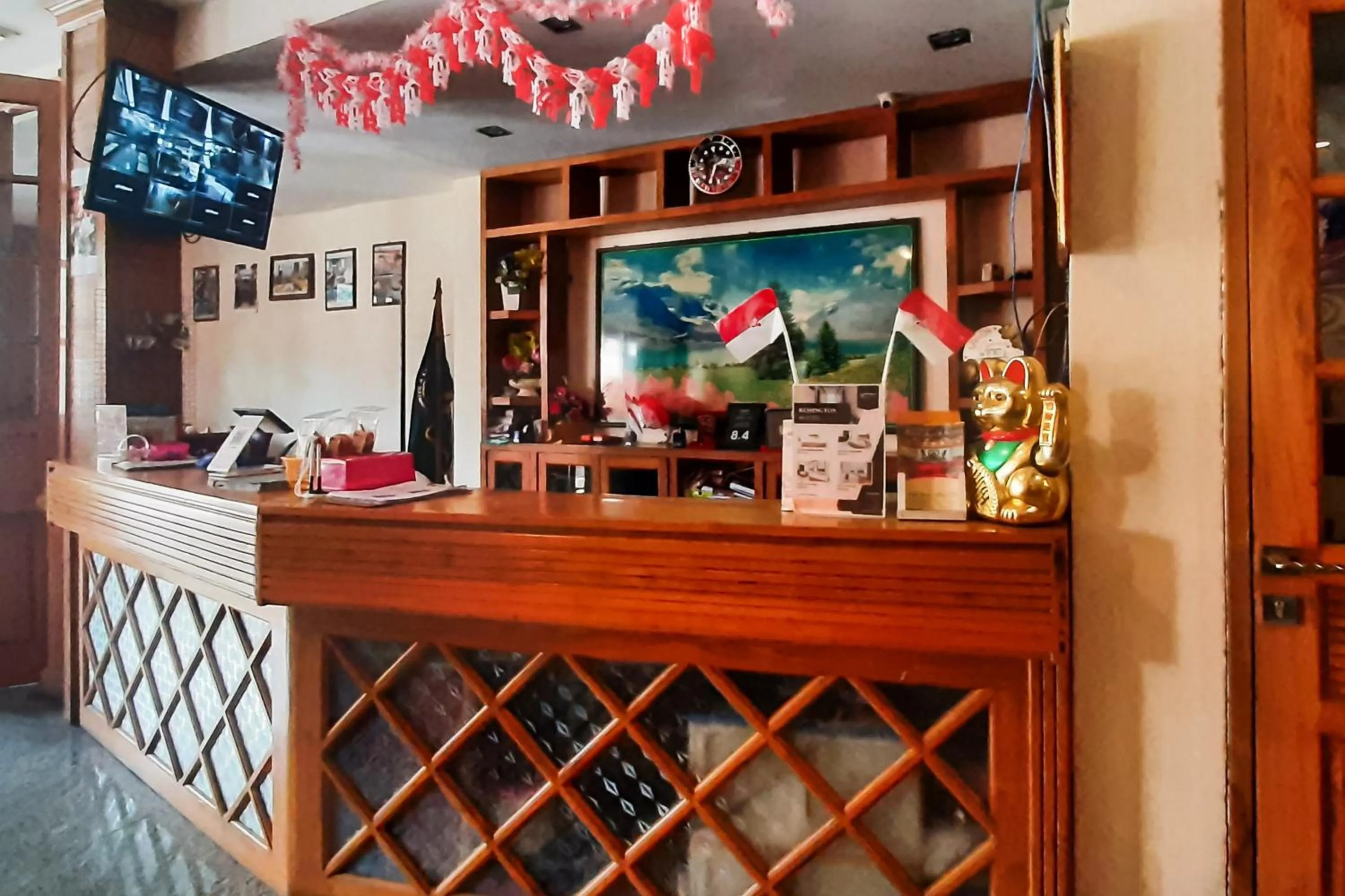 Lobby or reception in Urbanview Remington Hotel By RedDoorz Palembang