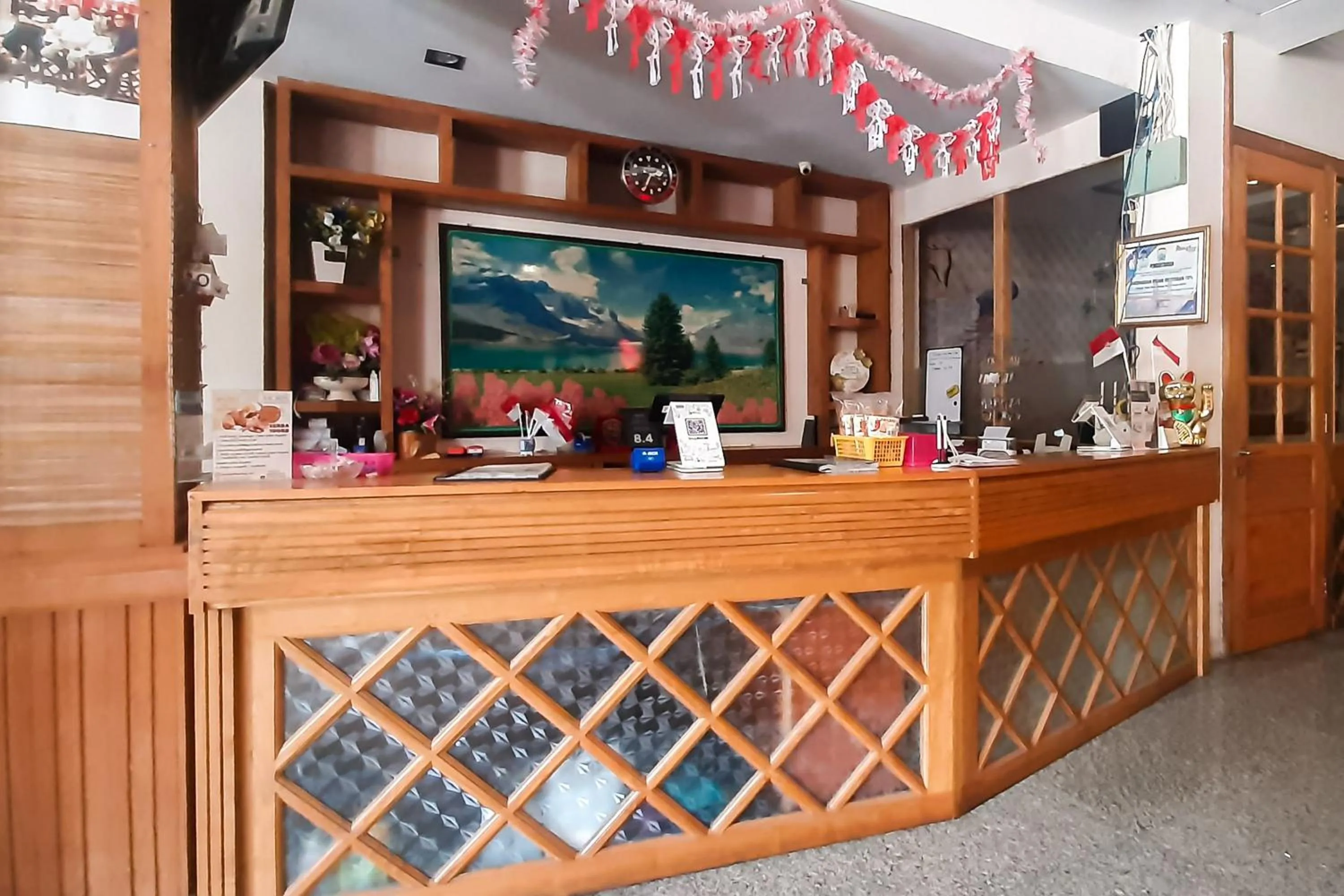 Lobby or reception in Urbanview Remington Hotel By RedDoorz Palembang