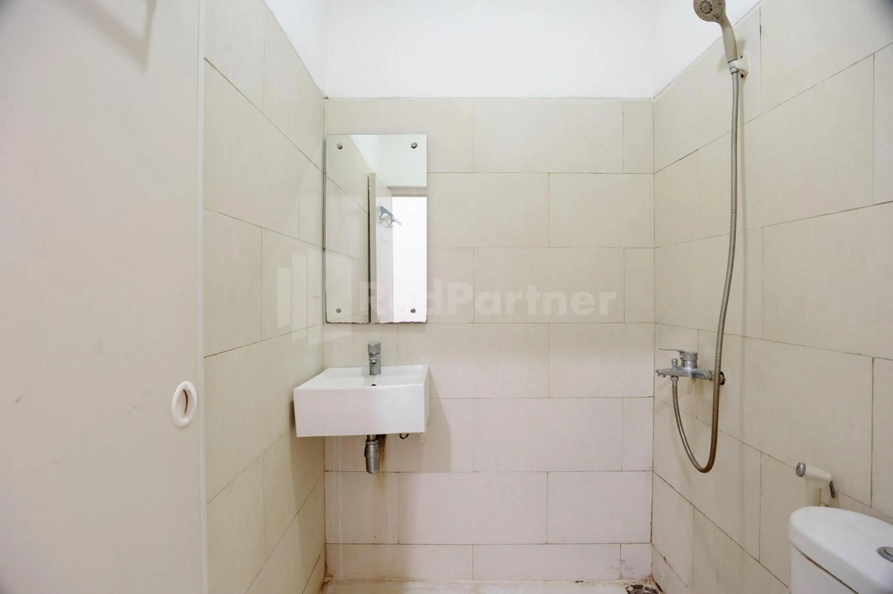 Bathroom in Family Residence Mitra RedDoorz