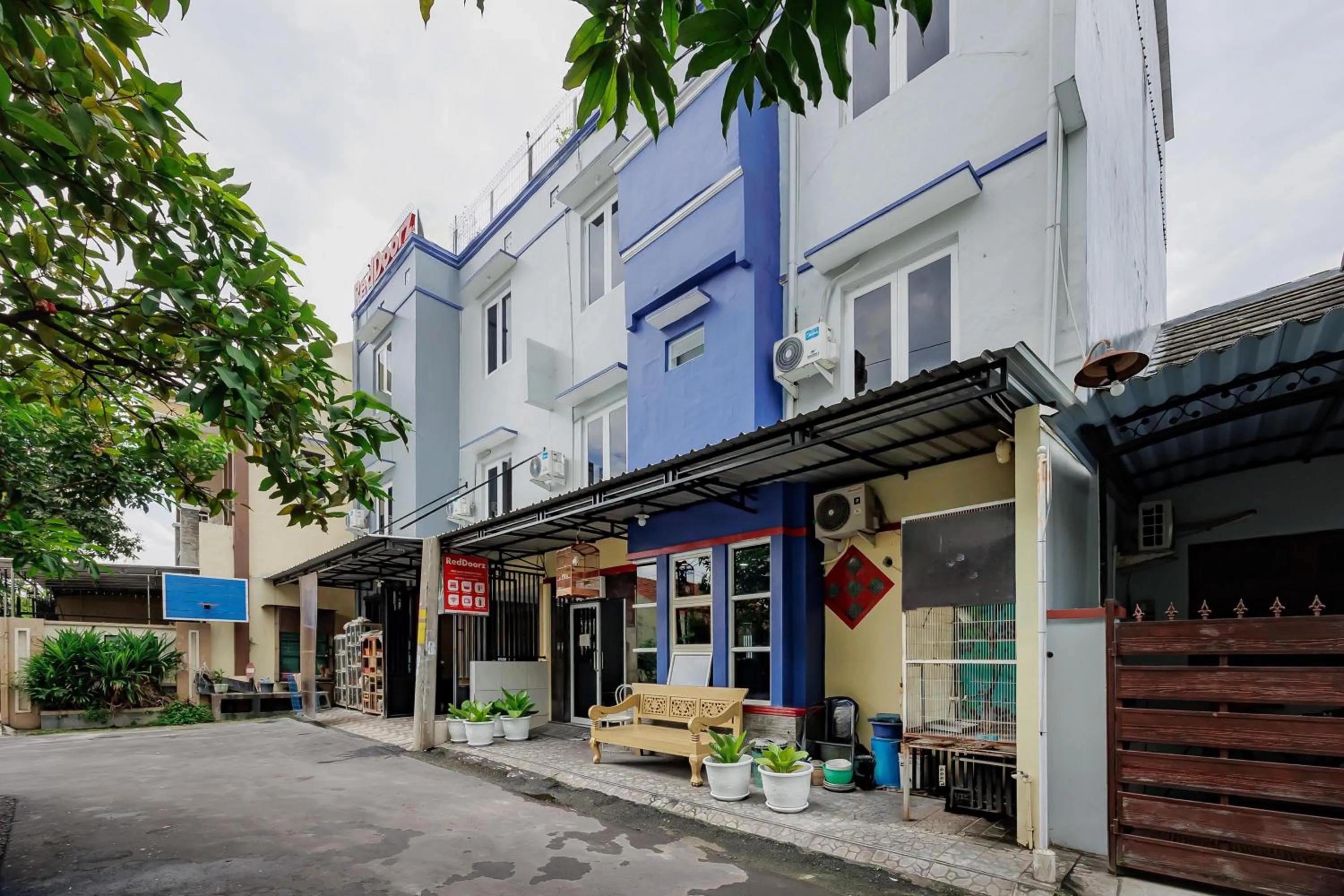 Facade/entrance in RedDoorz near Jalan Adi Sucipto Solo