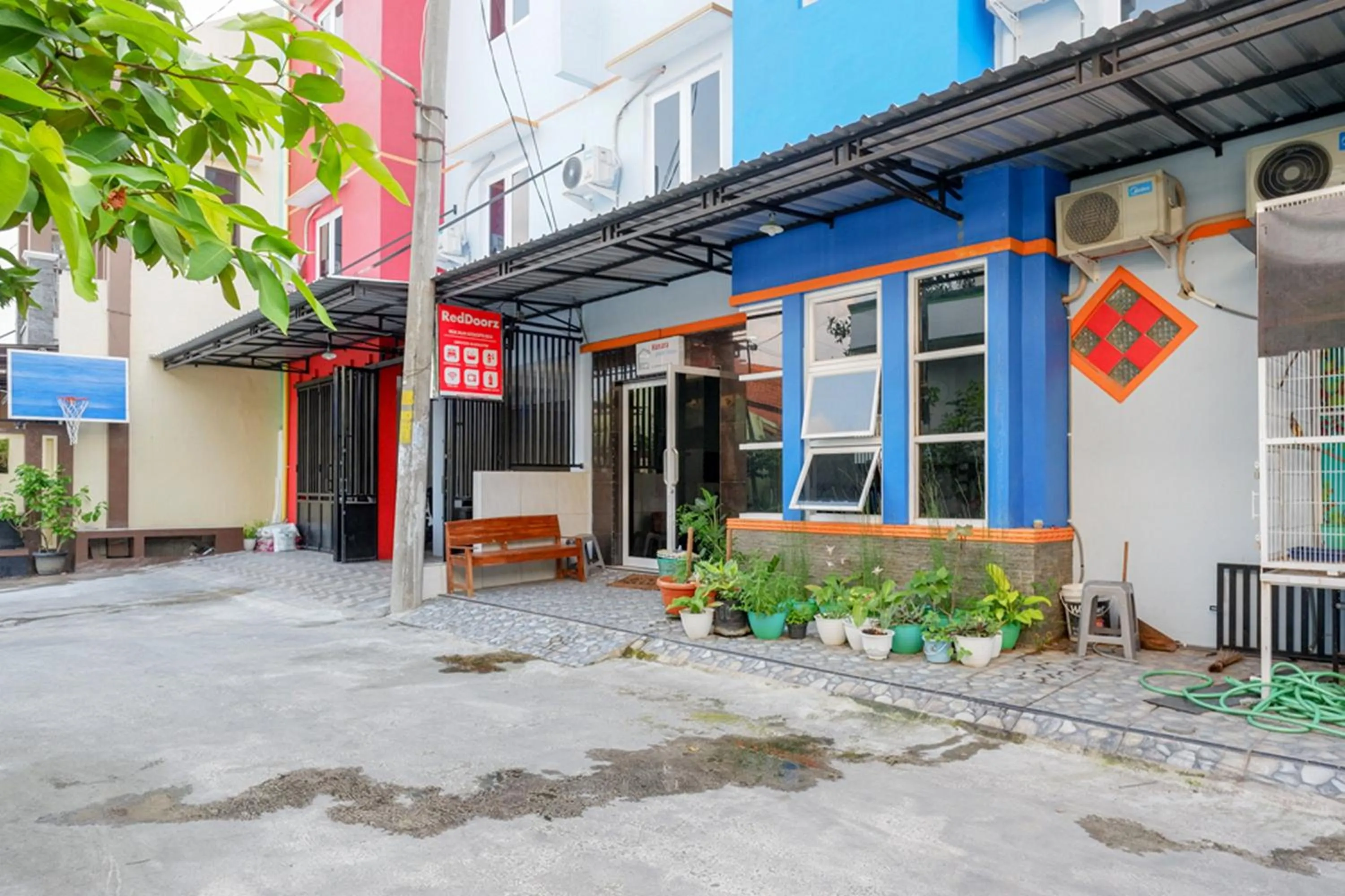 Property building in RedDoorz near Jalan Adi Sucipto Solo