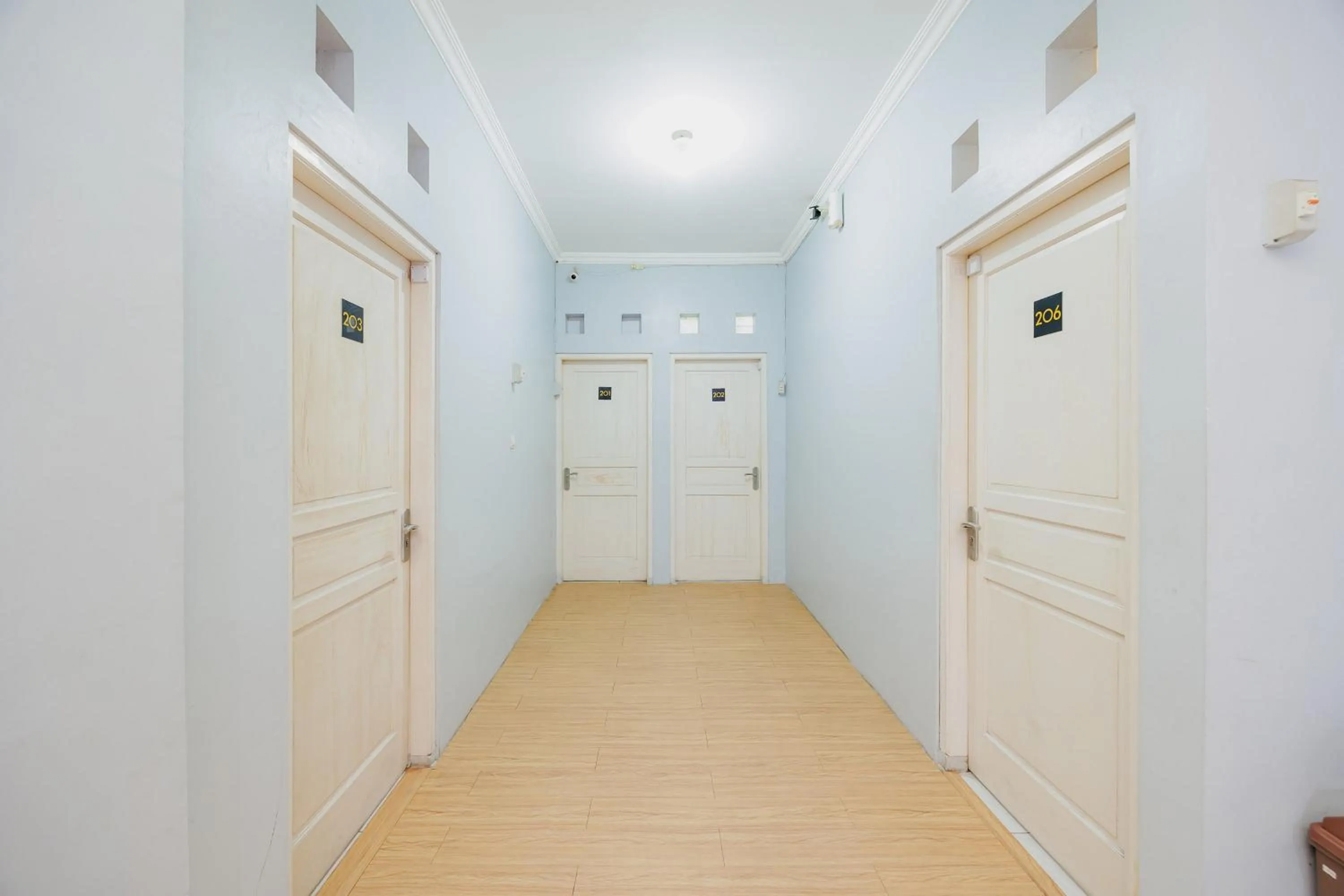 Property building in RedDoorz near Jalan Adi Sucipto Solo