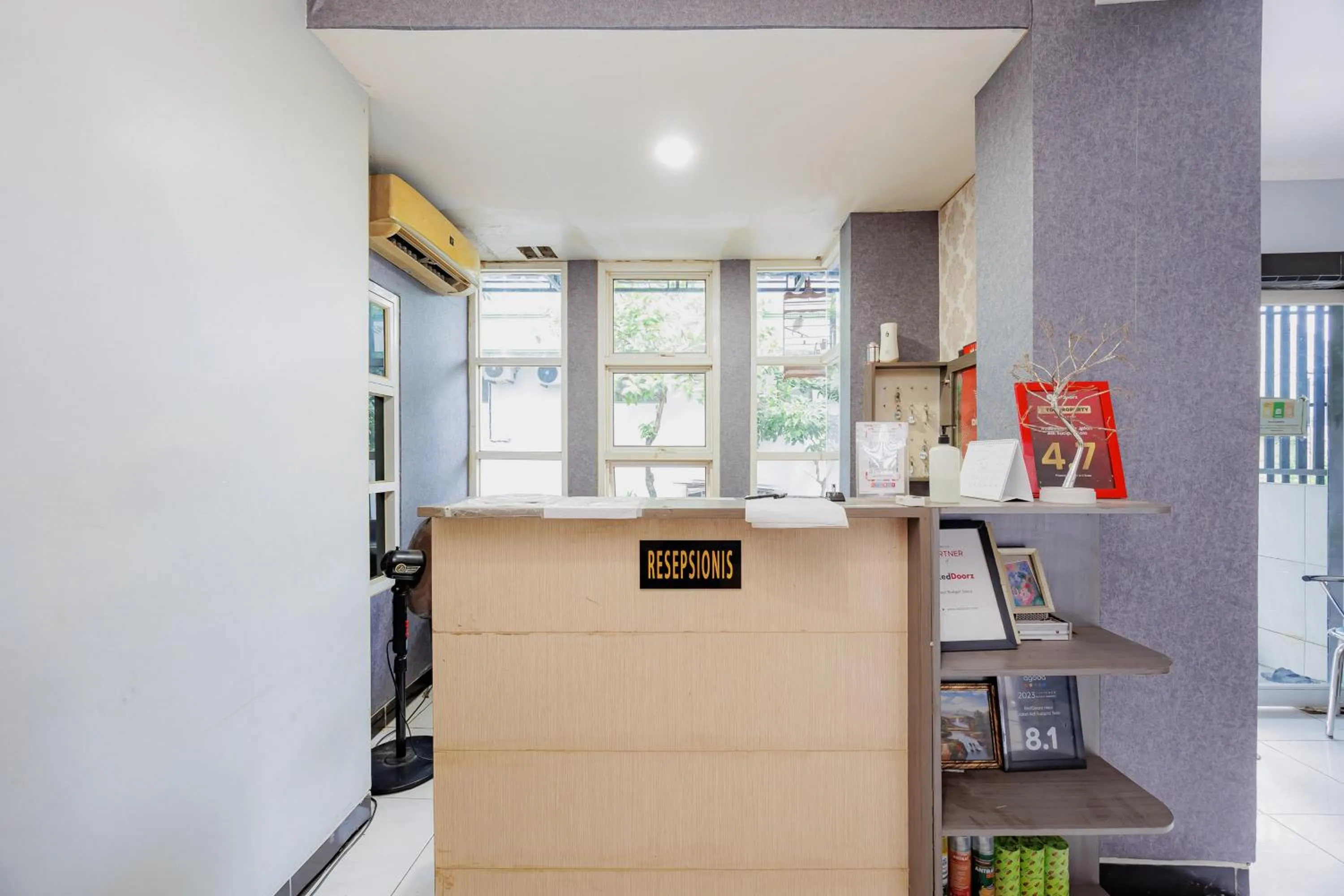 Lobby or reception in RedDoorz near Jalan Adi Sucipto Solo