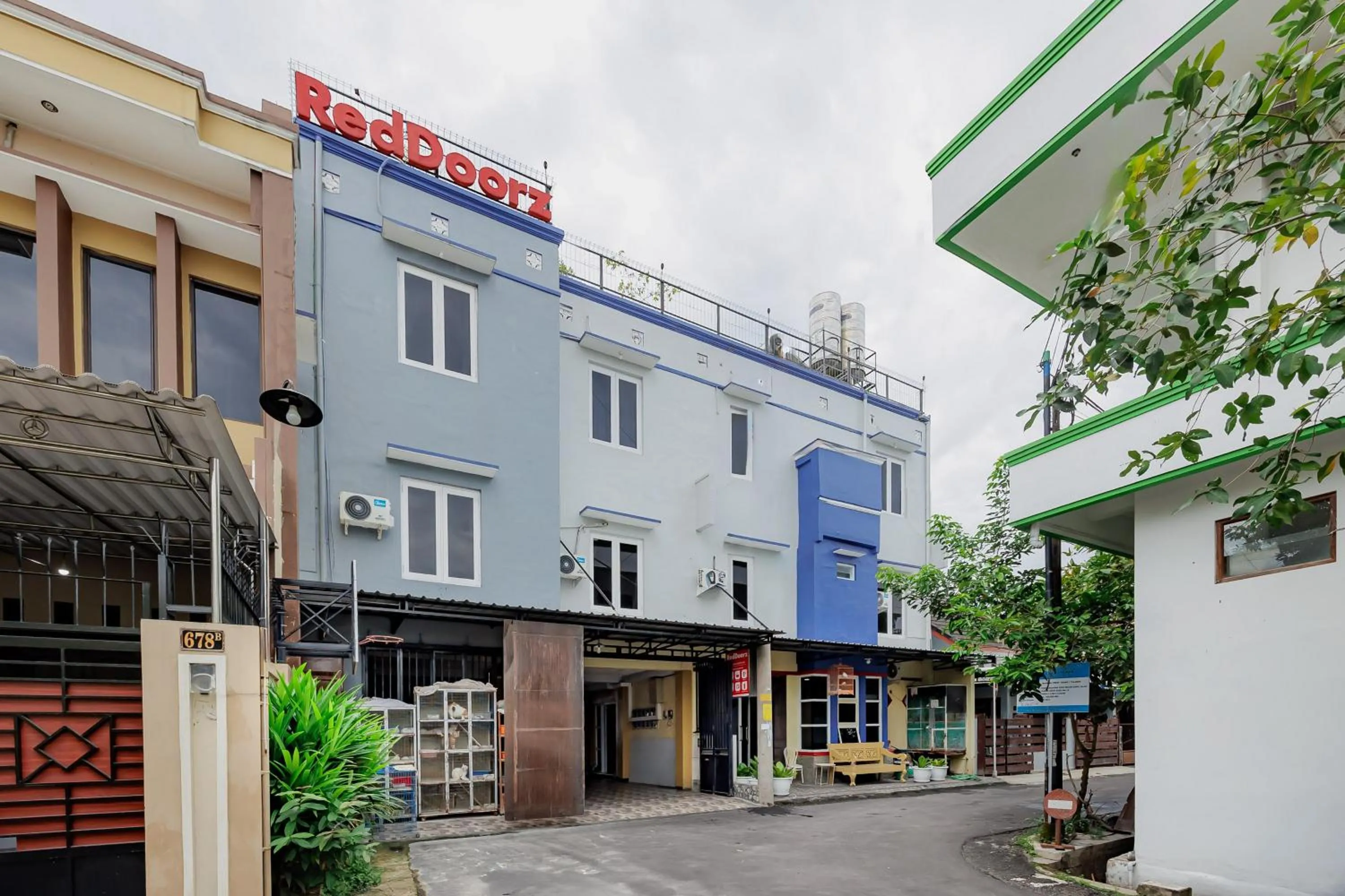 Facade/entrance in RedDoorz near Jalan Adi Sucipto Solo