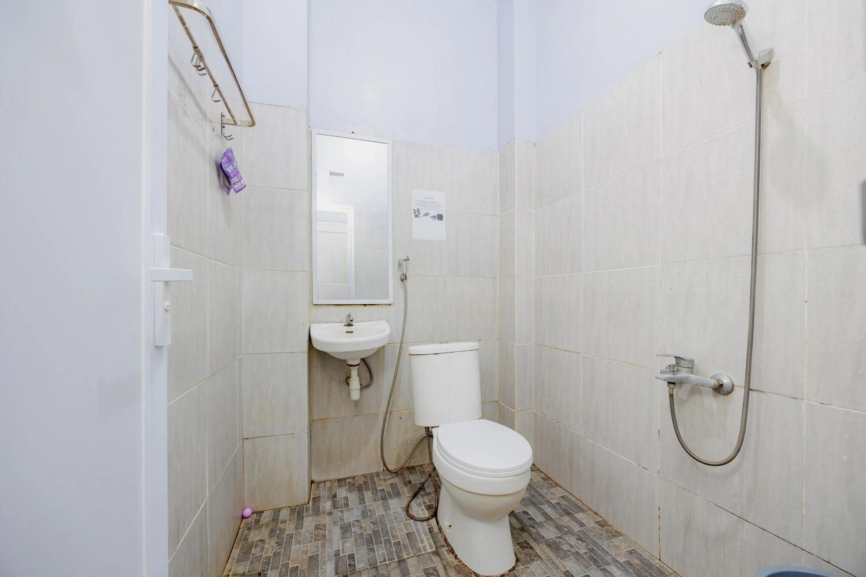 Bathroom in RedDoorz near Jalan Adi Sucipto Solo