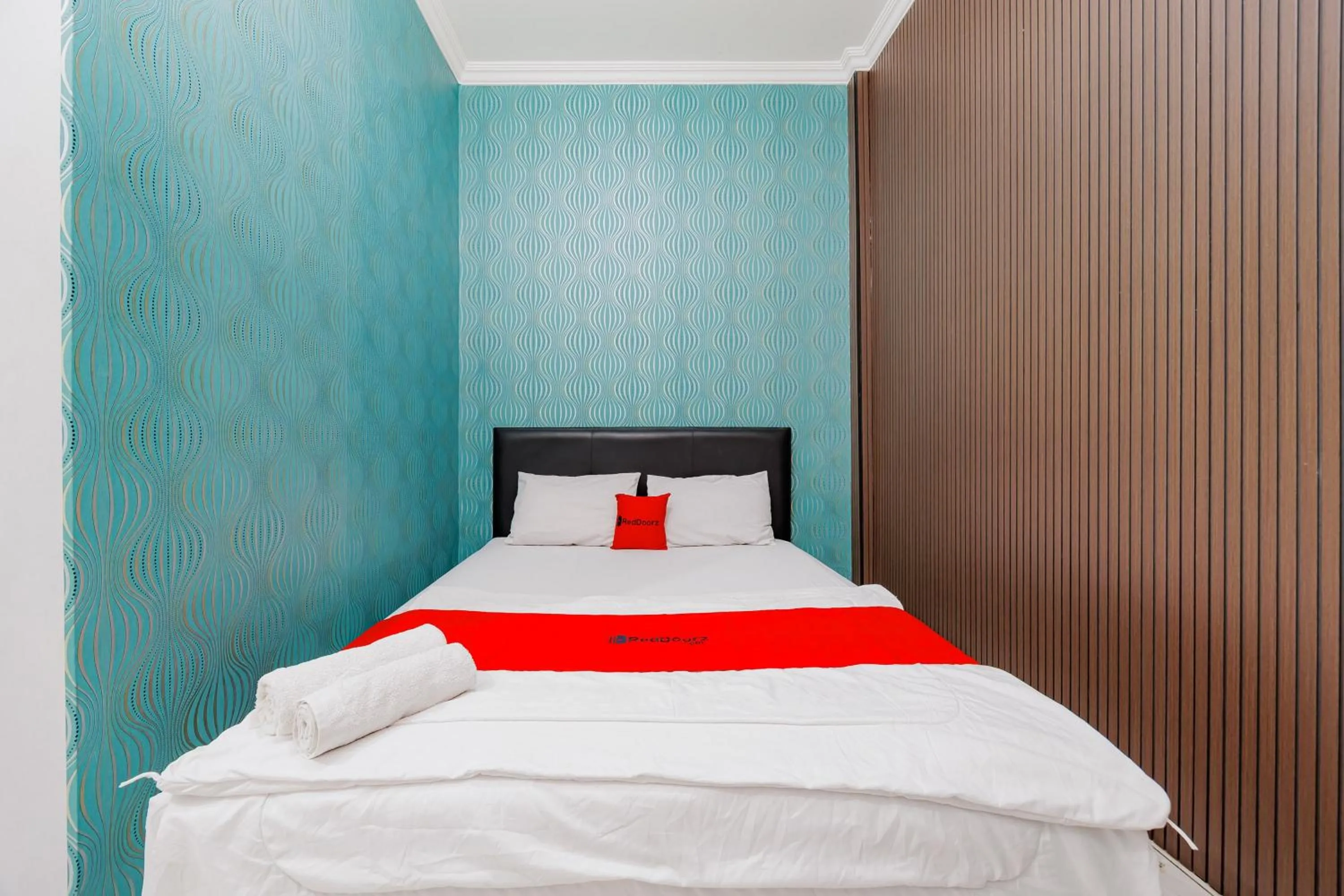 Bedroom, Bed in RedDoorz near Jalan Adi Sucipto Solo