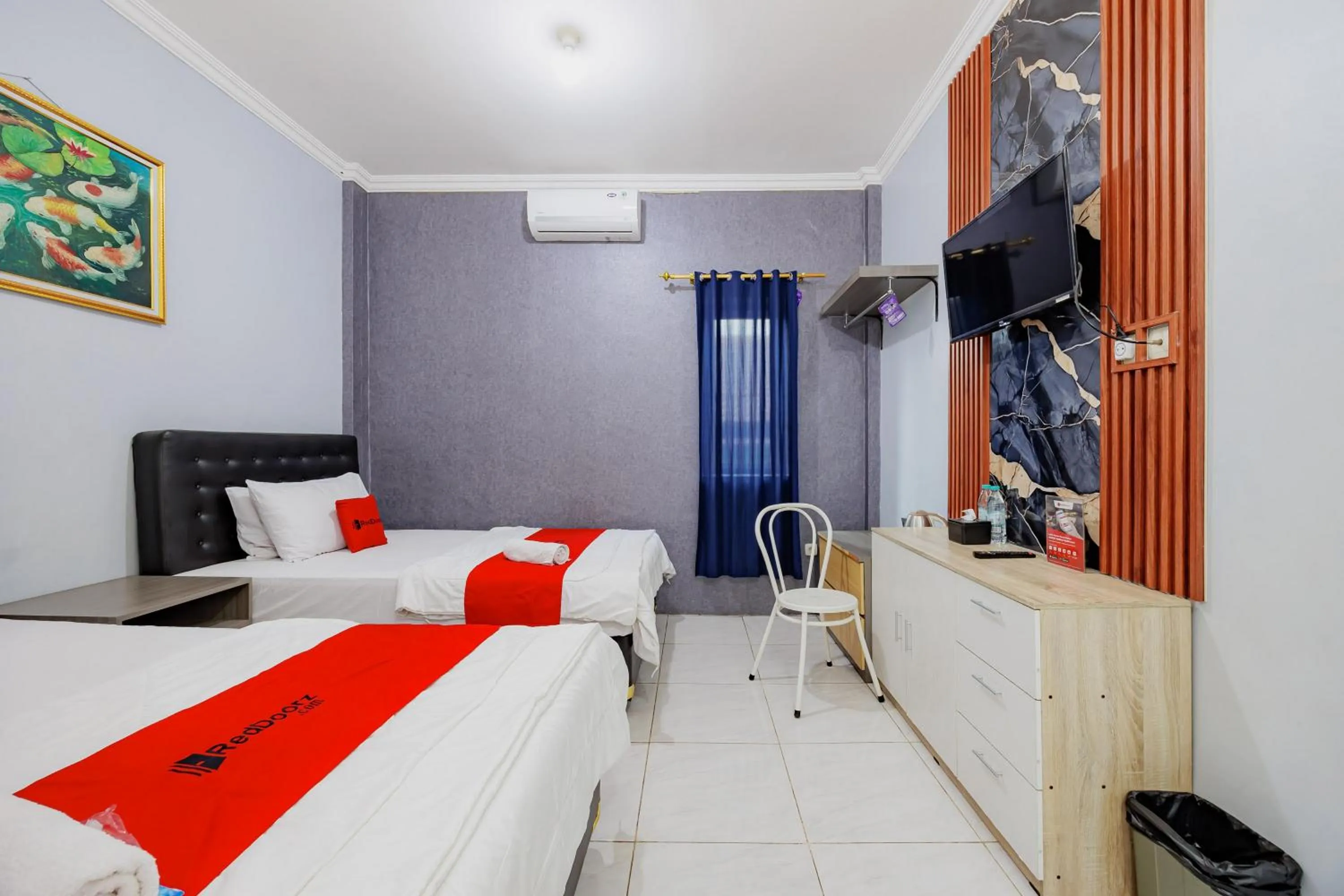 Bedroom, Bed in RedDoorz near Jalan Adi Sucipto Solo