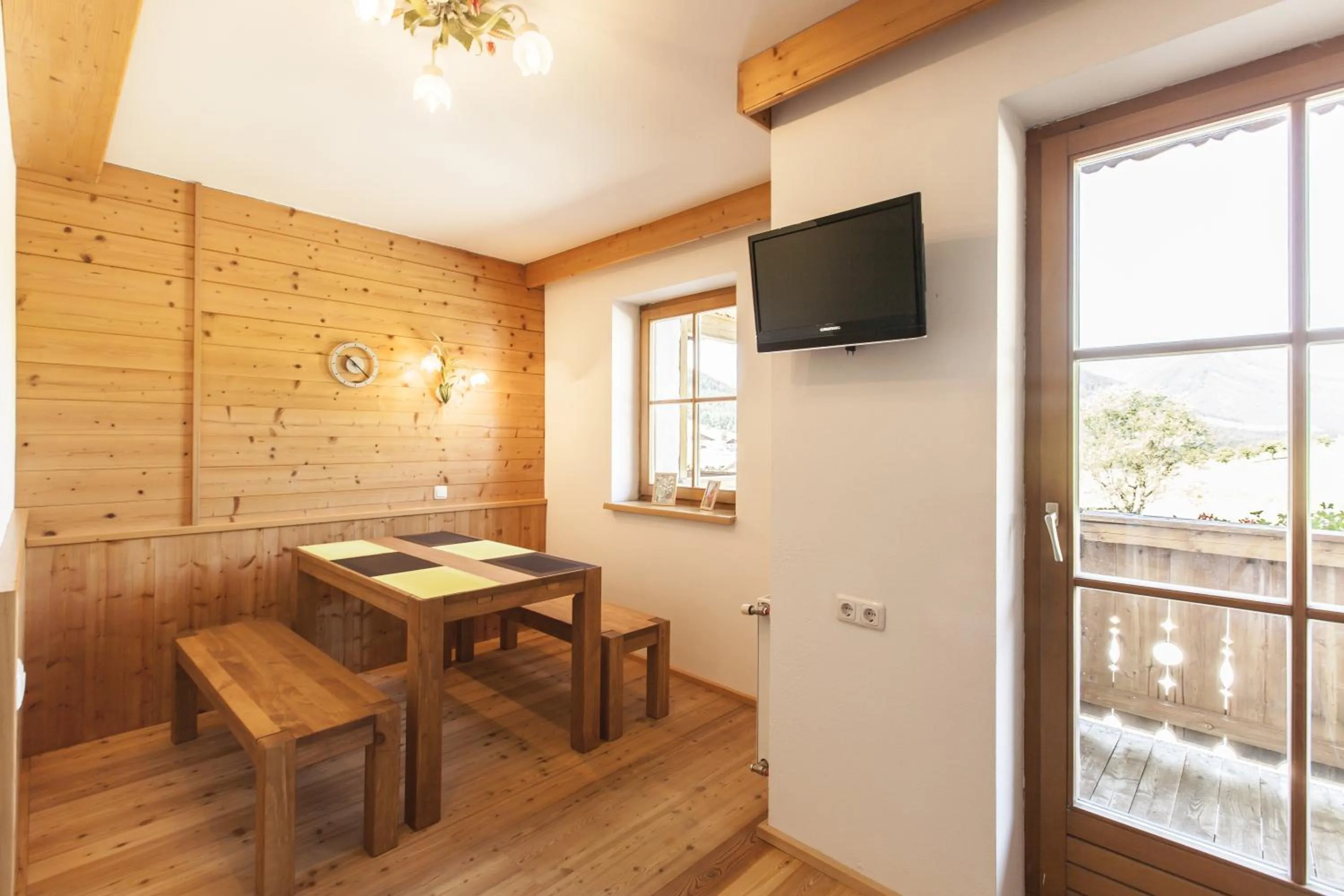 Communal kitchen in Hotel Frohnatur