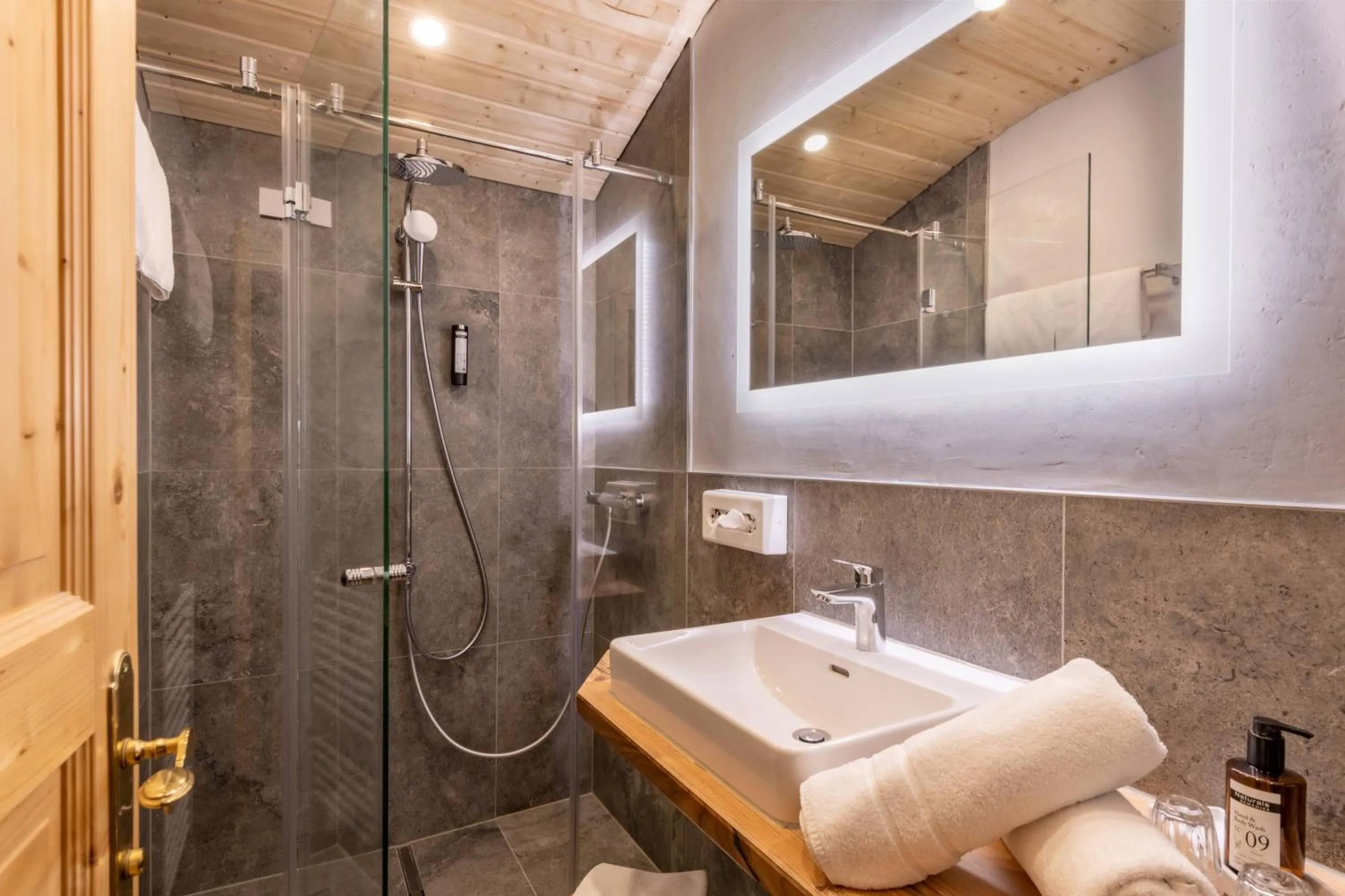 Bathroom in Hotel Frohnatur