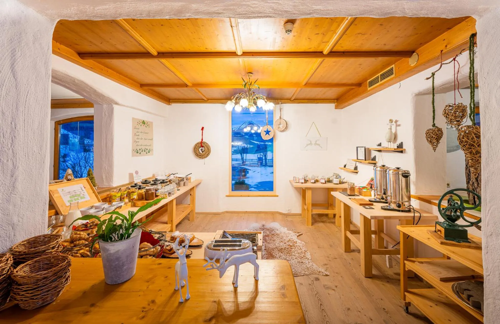 Buffet breakfast in Hotel Frohnatur