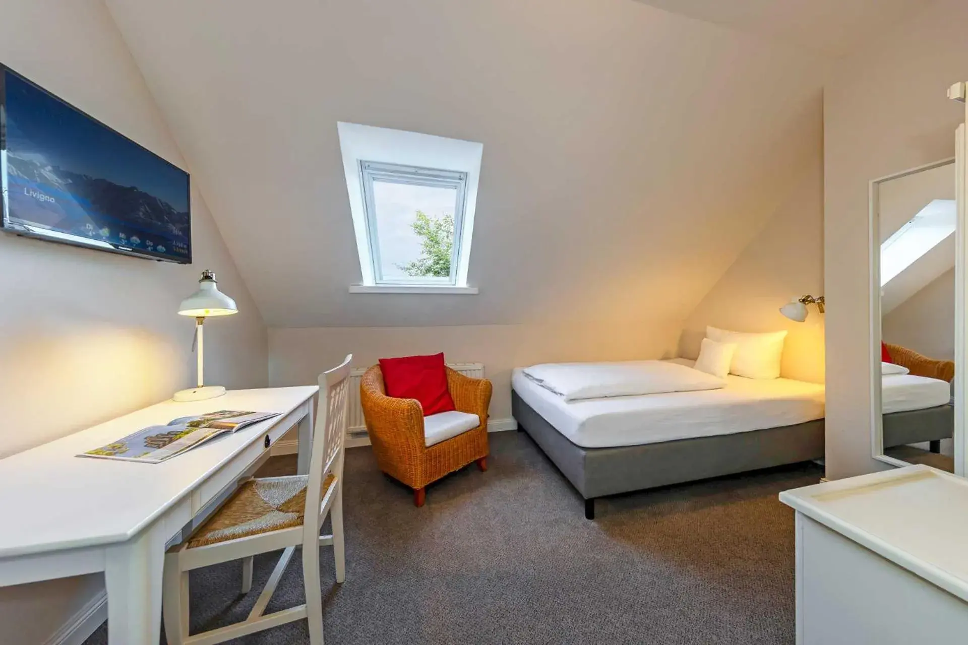 Single Room with Bathroom in Romantik Hotel Friederikenhof Hotel Restaurant & Spa Single Room with Bathroom in Romantik Hotel Friederikenhof Hotel Restaurant & Spa