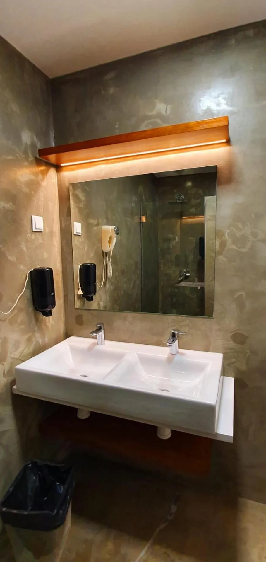 Toilet in RA PARAISO