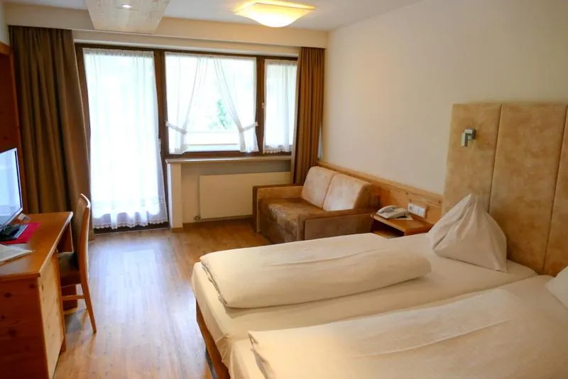 Photo of the whole room, Bed in Hotel Gasthof Mitteregger - BEST PLACE in town with summercard included